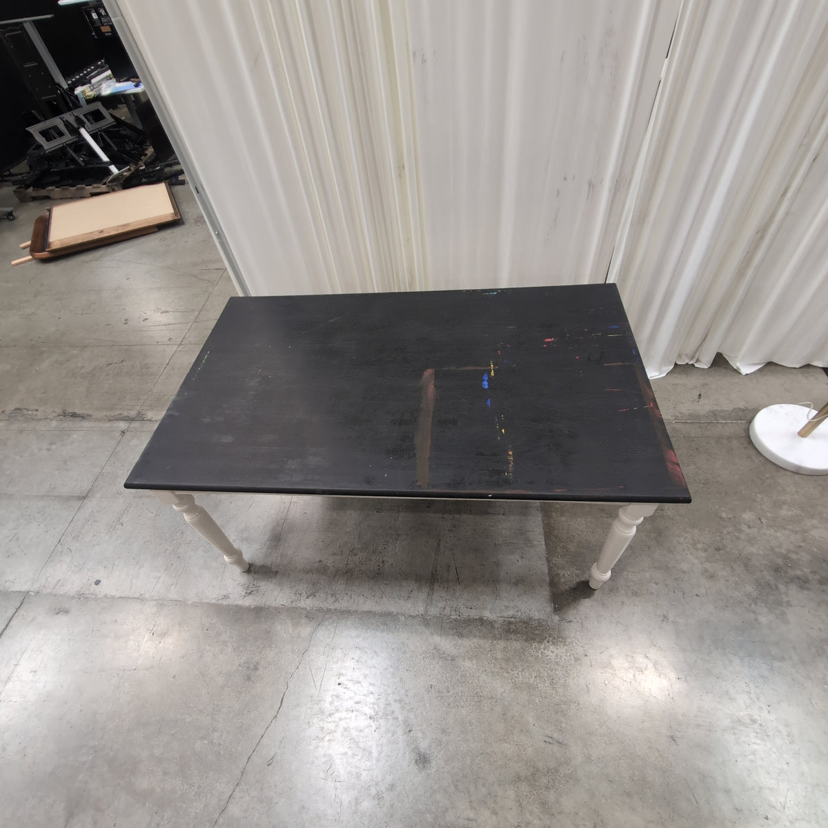 Farmhouse Style Dining Table with Turned White Legs