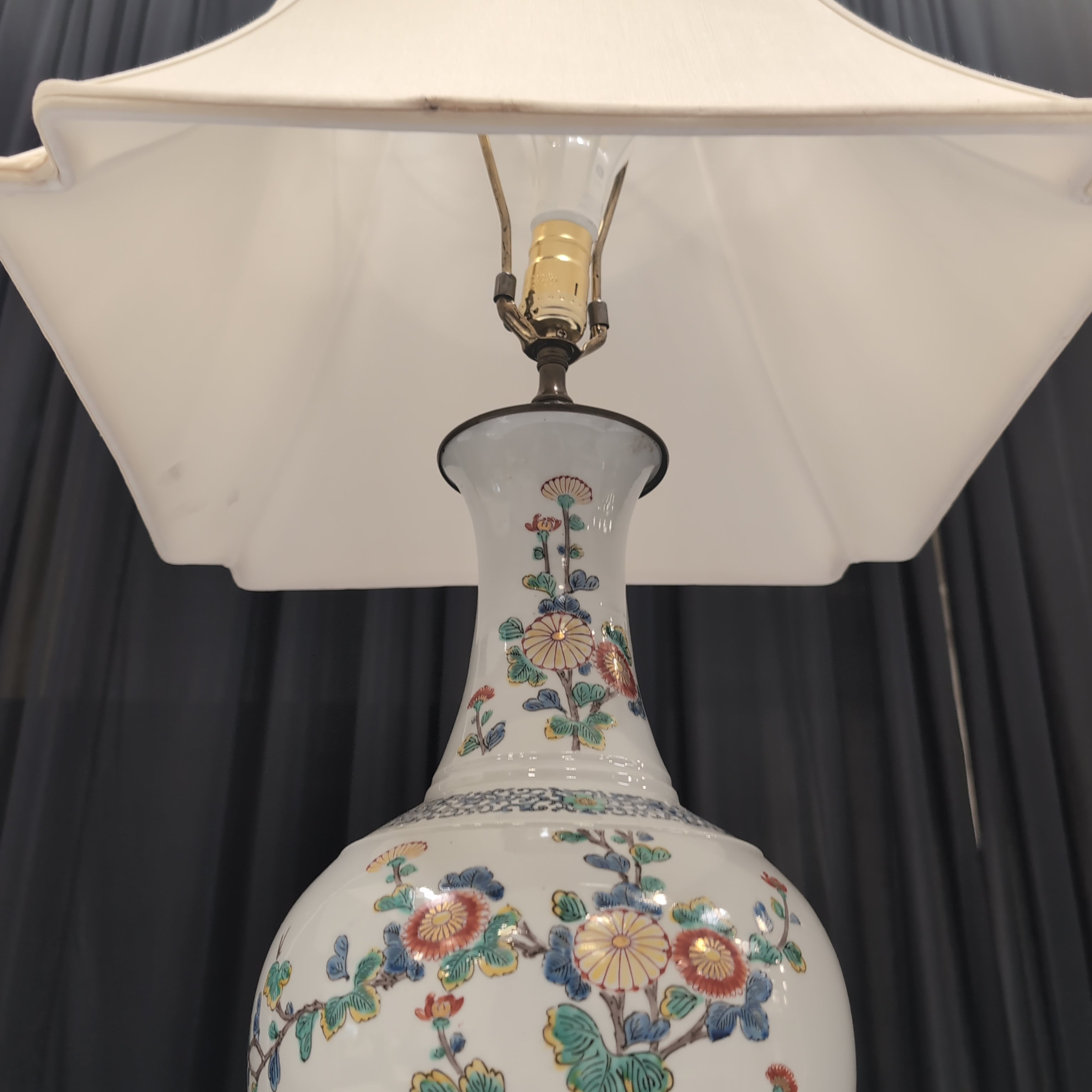Antique Style Floral Ceramic Table Lamp with Wood Base