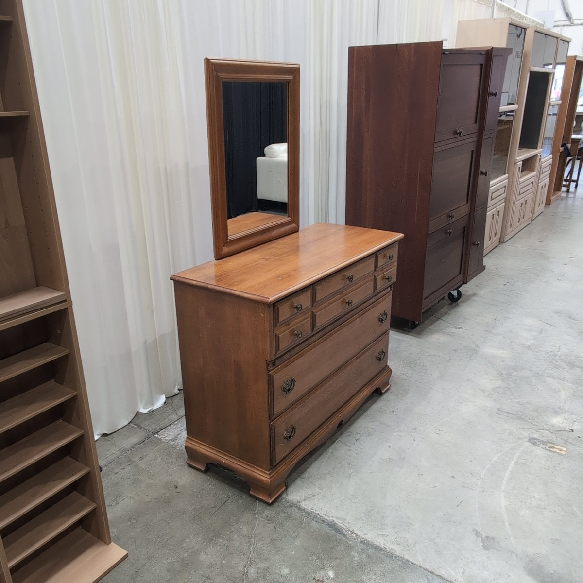 Traditional Honey Tone Wood Dresser with Mirror