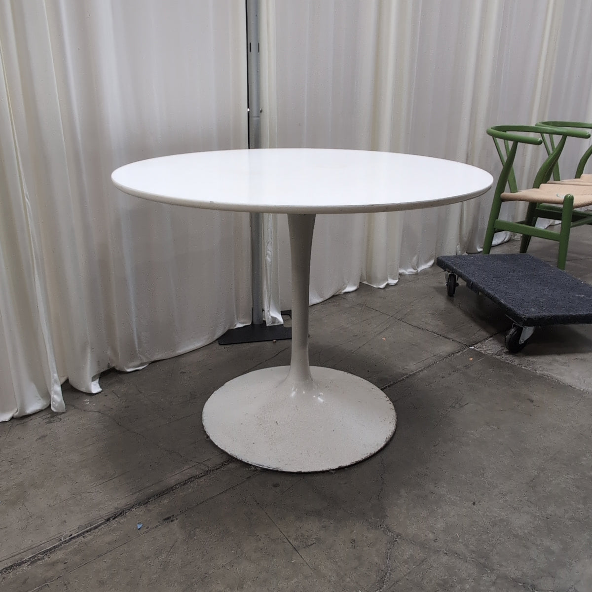 Off-White Round Dining Table with Pedestal Base