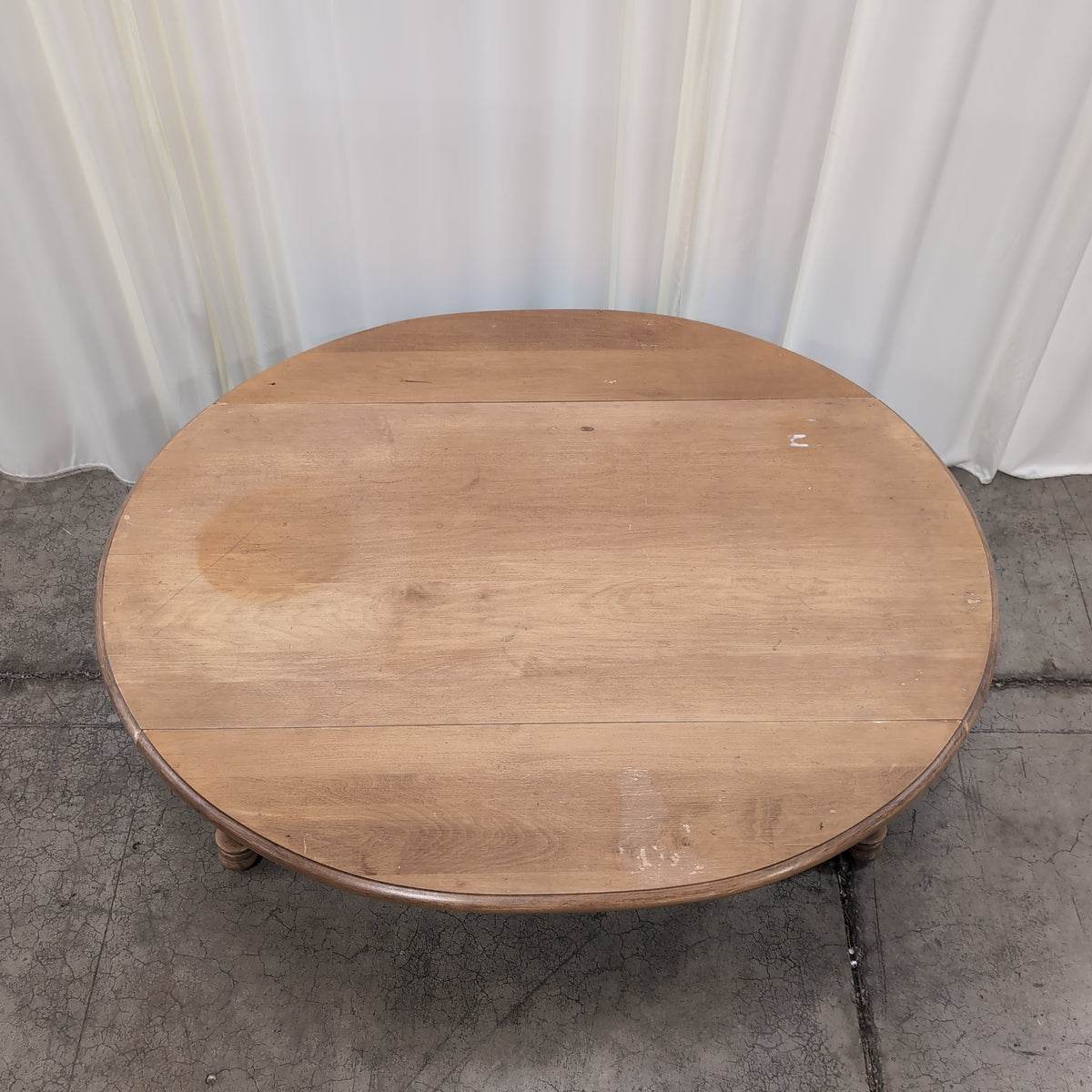 Light Wood Drop Leaf Coffee Table with Turned Legs