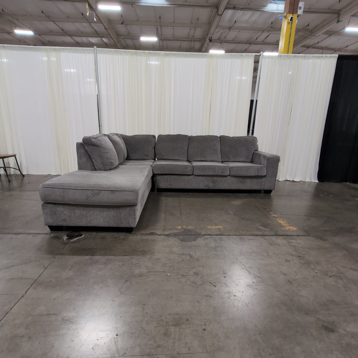 Grey Fabric L-Shaped Sectional Couch with Chaise