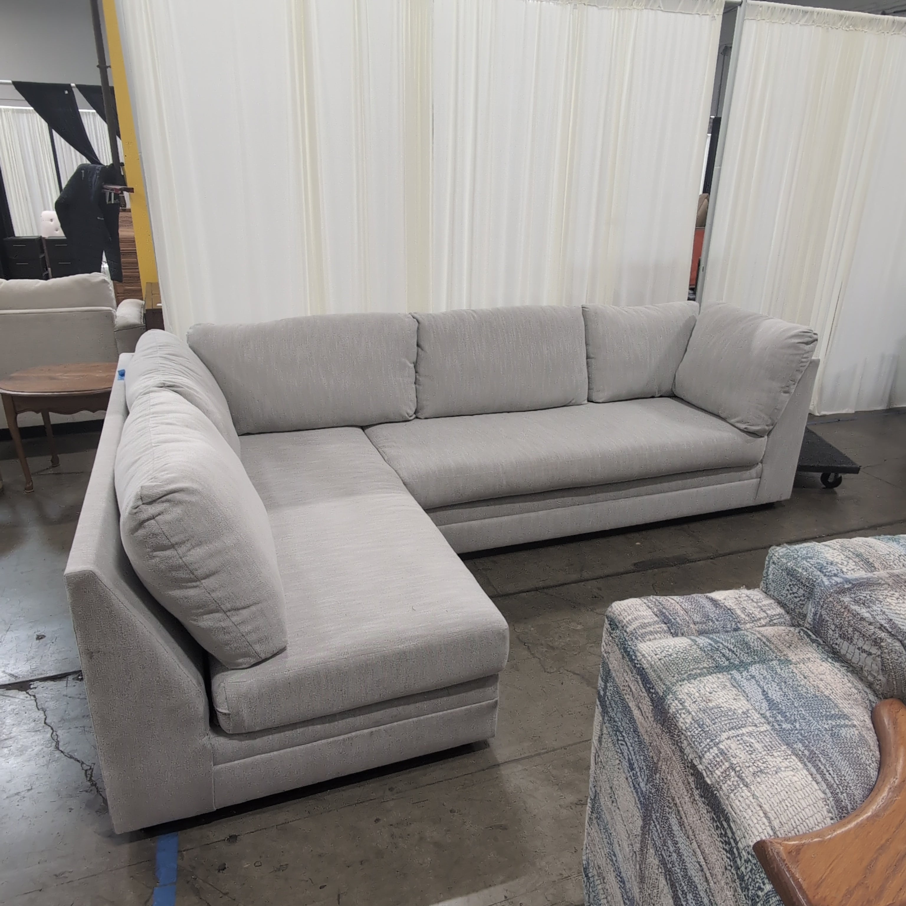 Light Grey Contemporary Sectional Couch in Upholstered Fabric