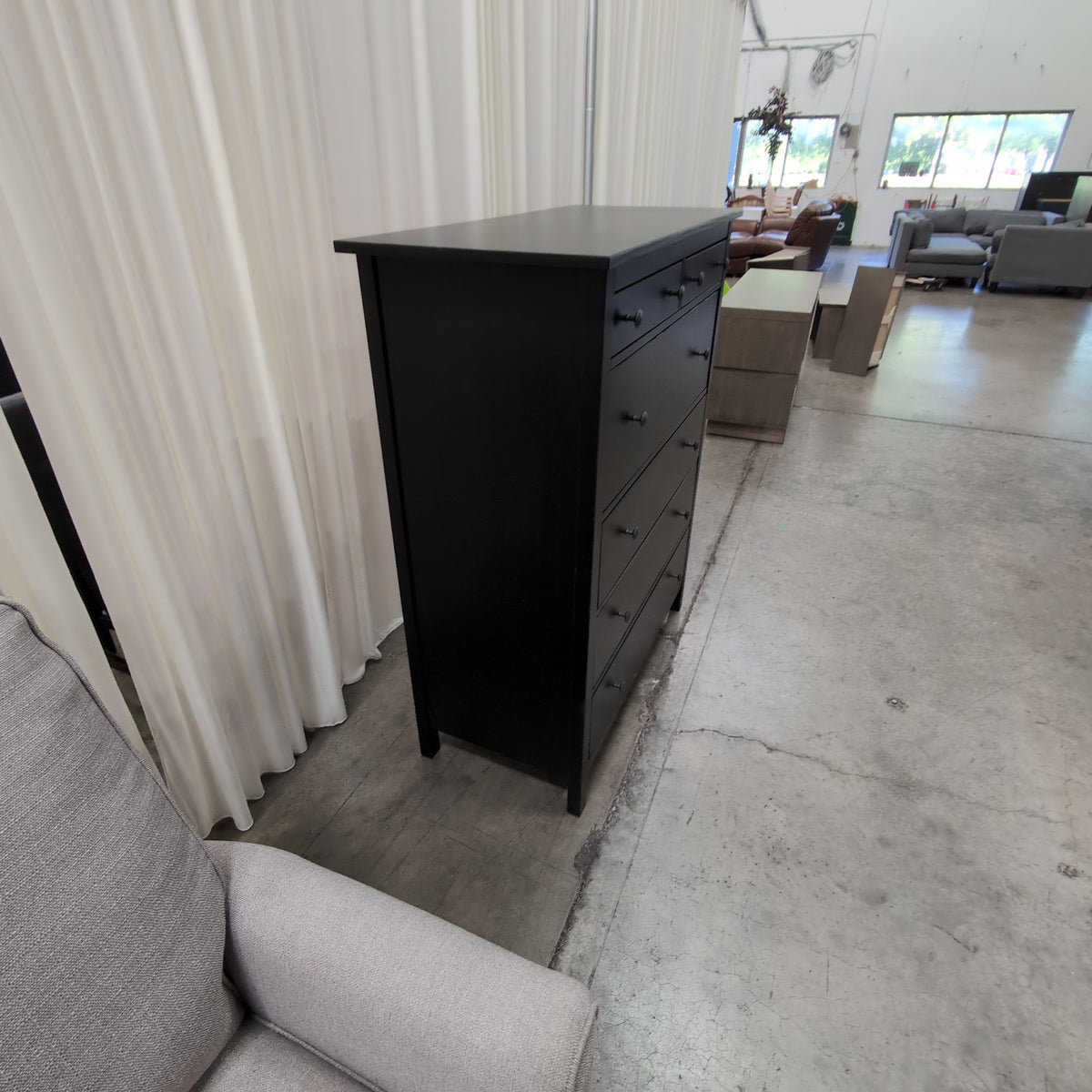Black Six-Drawer Contemporary Dresser with Round Knobs