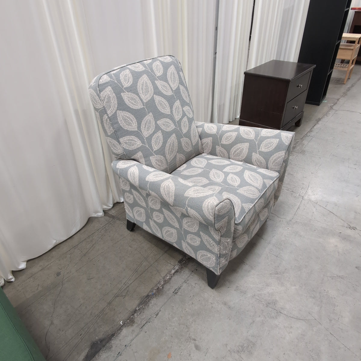 LA-Z-BOY Grey Leaf Pattern Fabric Armchair with Tapered Legs