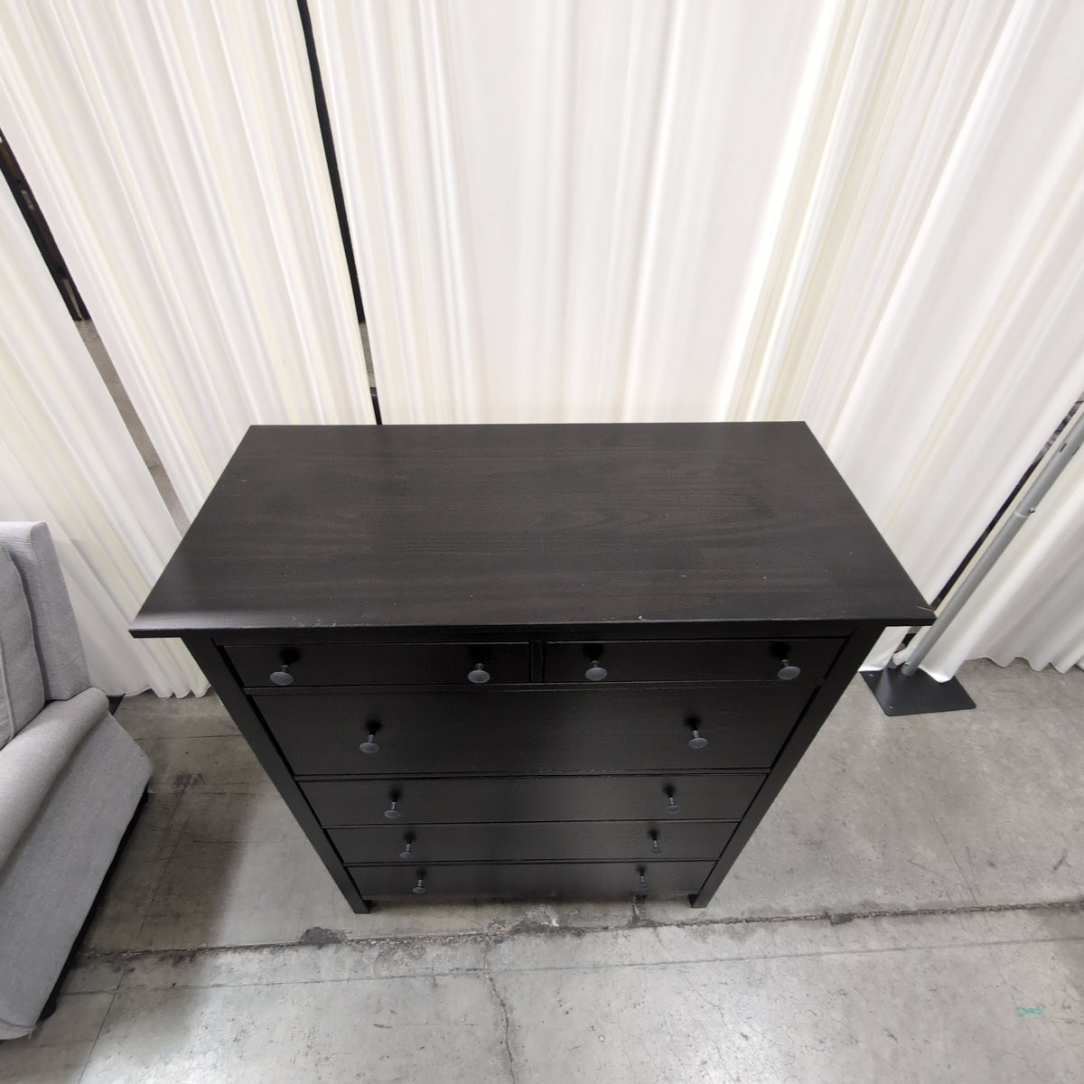Black Six-Drawer Contemporary Dresser with Round Knobs