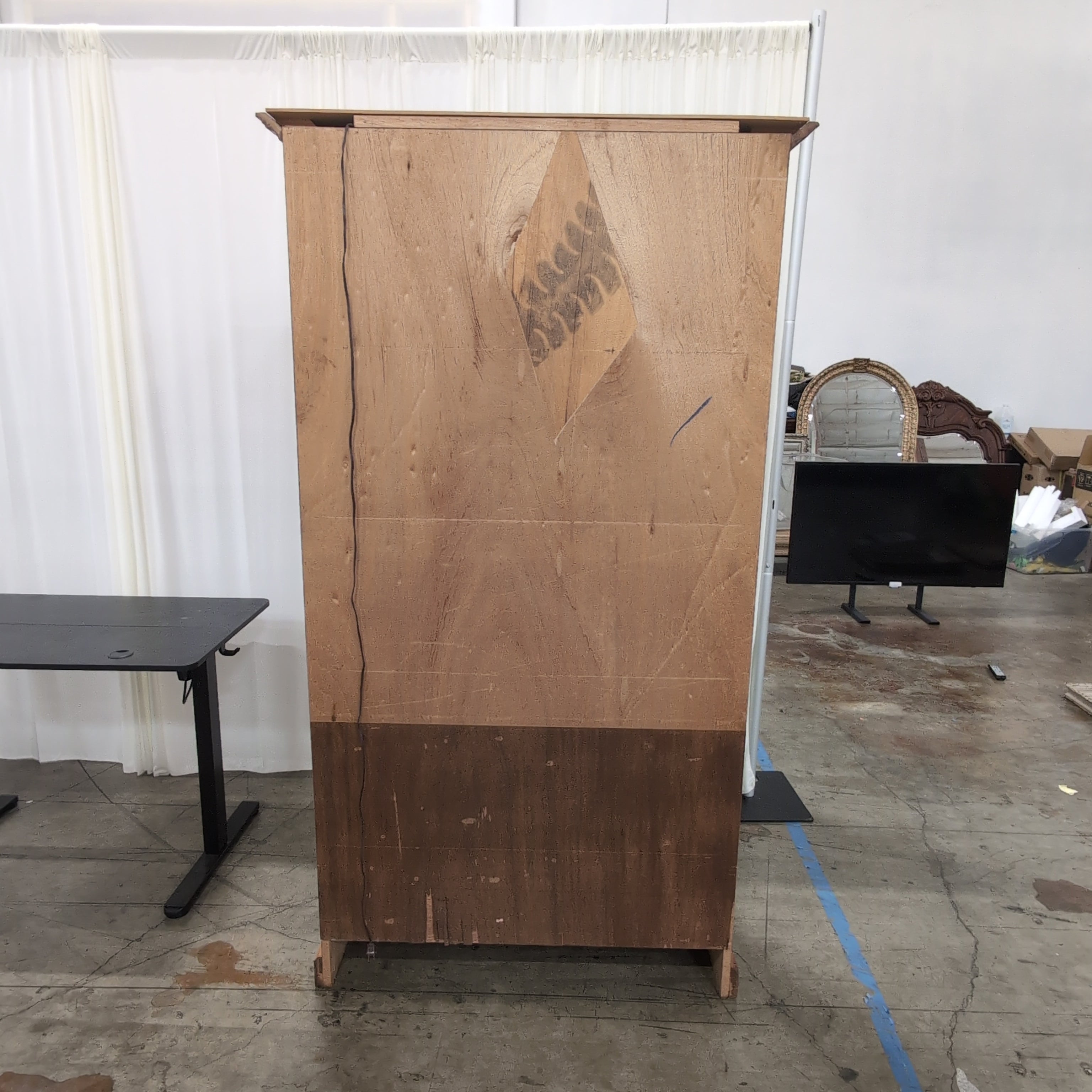 Traditional Light Brown Oak Wood China Cabinet