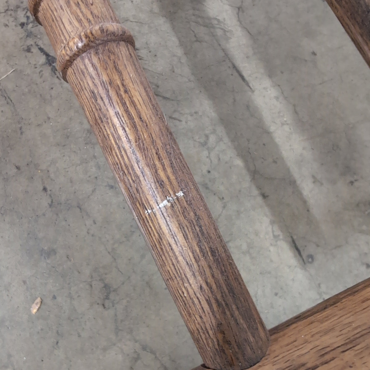 Traditional Saddle Seat Windsor Chair in Wood