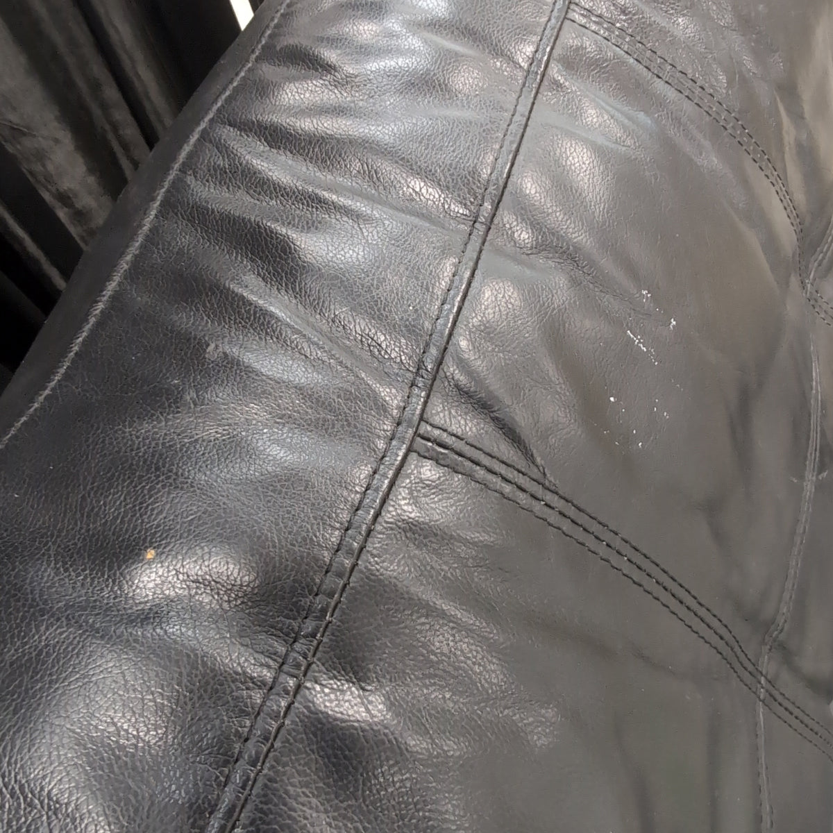 Black Leather Tufted Recliner with Reclining Mechanism