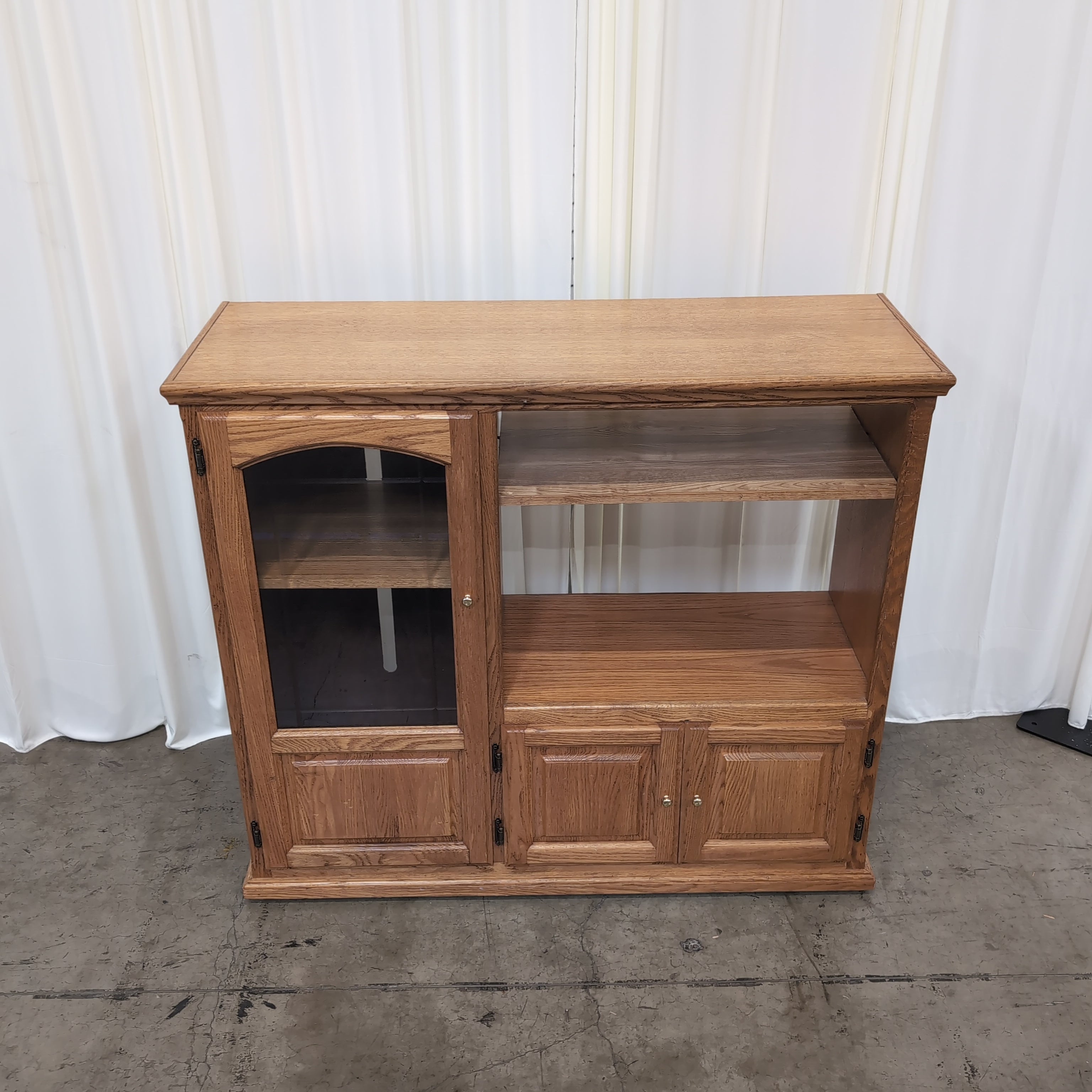 Natural Oak Wood TV Stand in a Classic Style