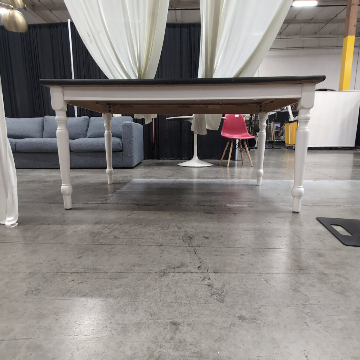 Farmhouse Style Dining Table with Turned White Legs