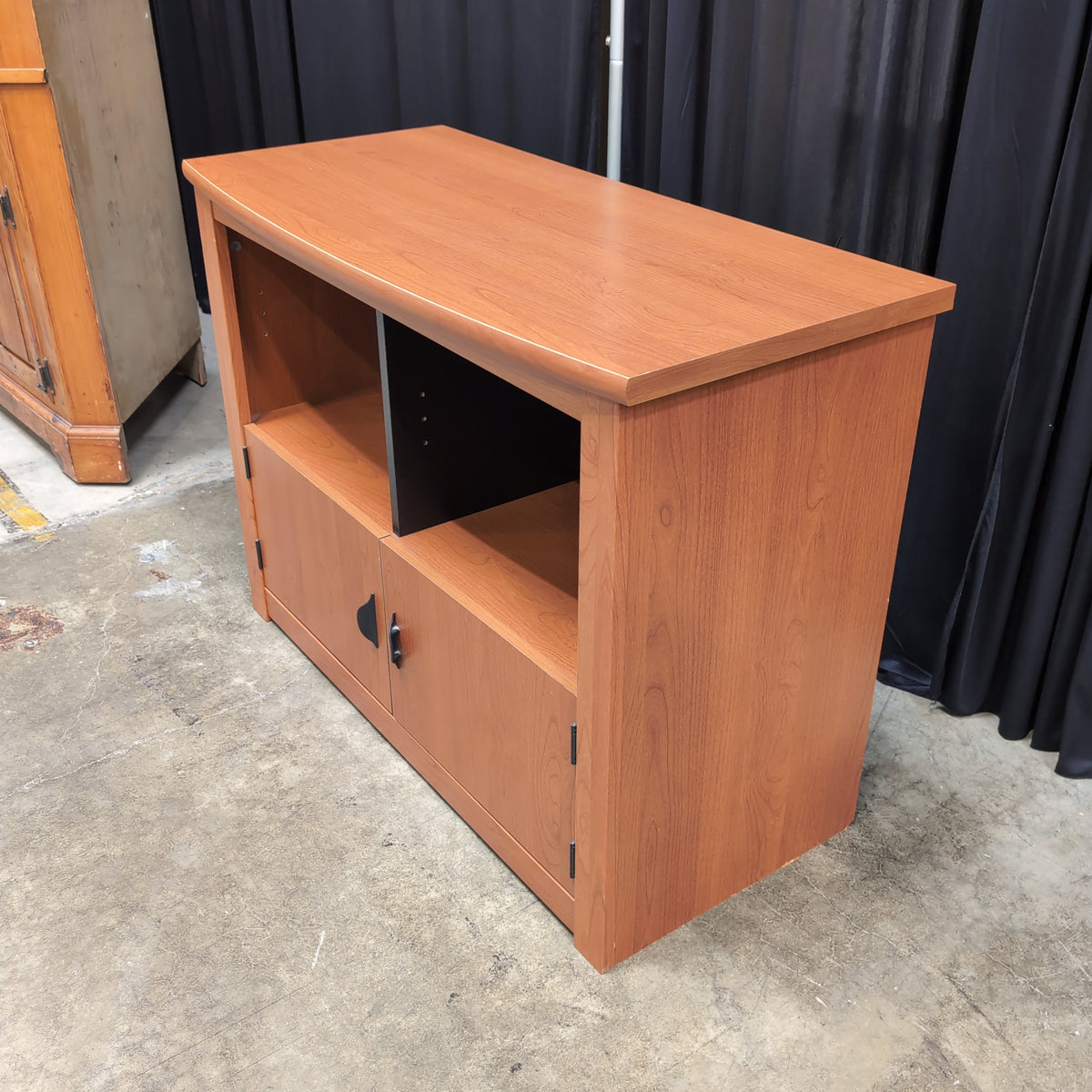Light Brown Wood-Look TV Stand with Storage