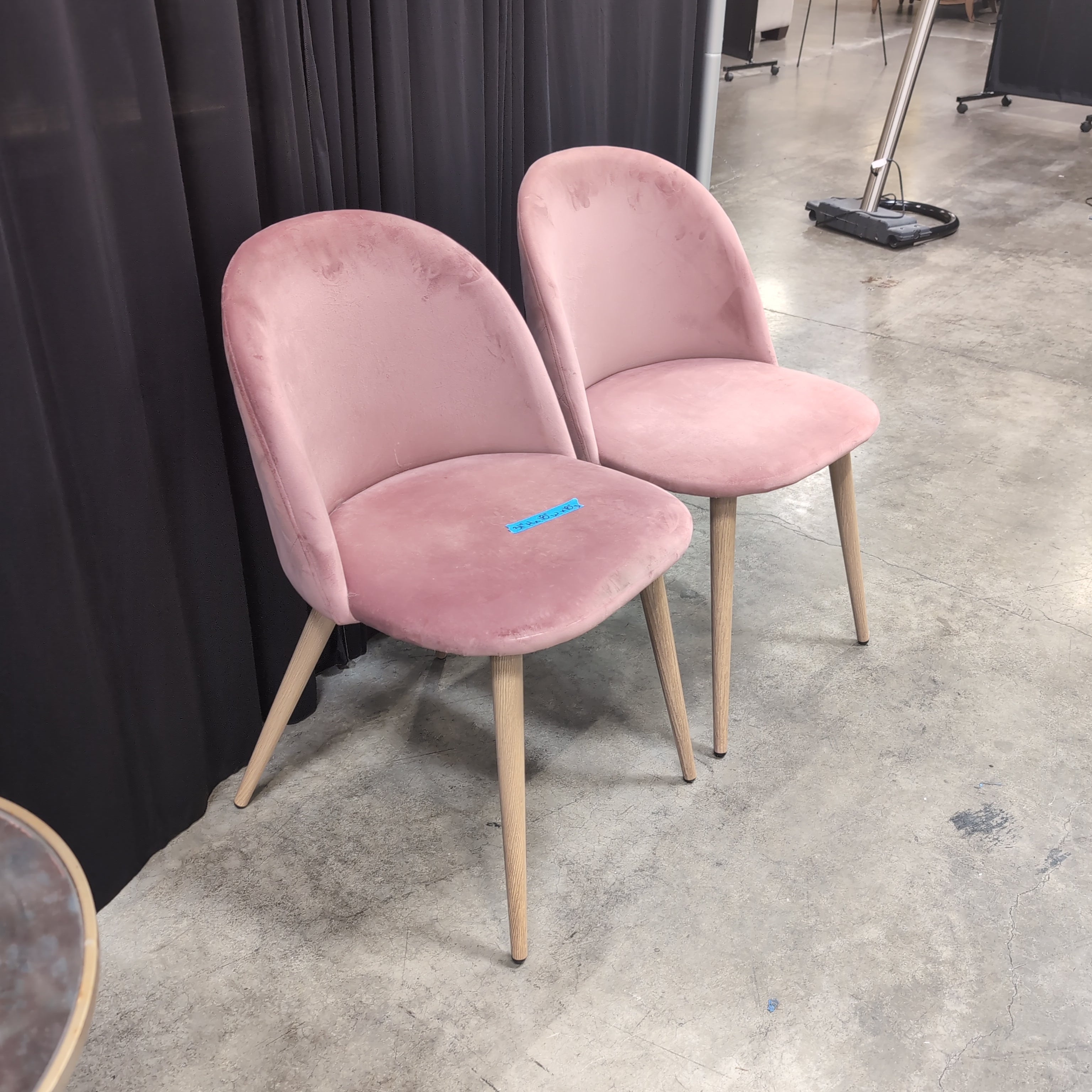 Set of Two Modern Pink Dining Chairs in Velvet