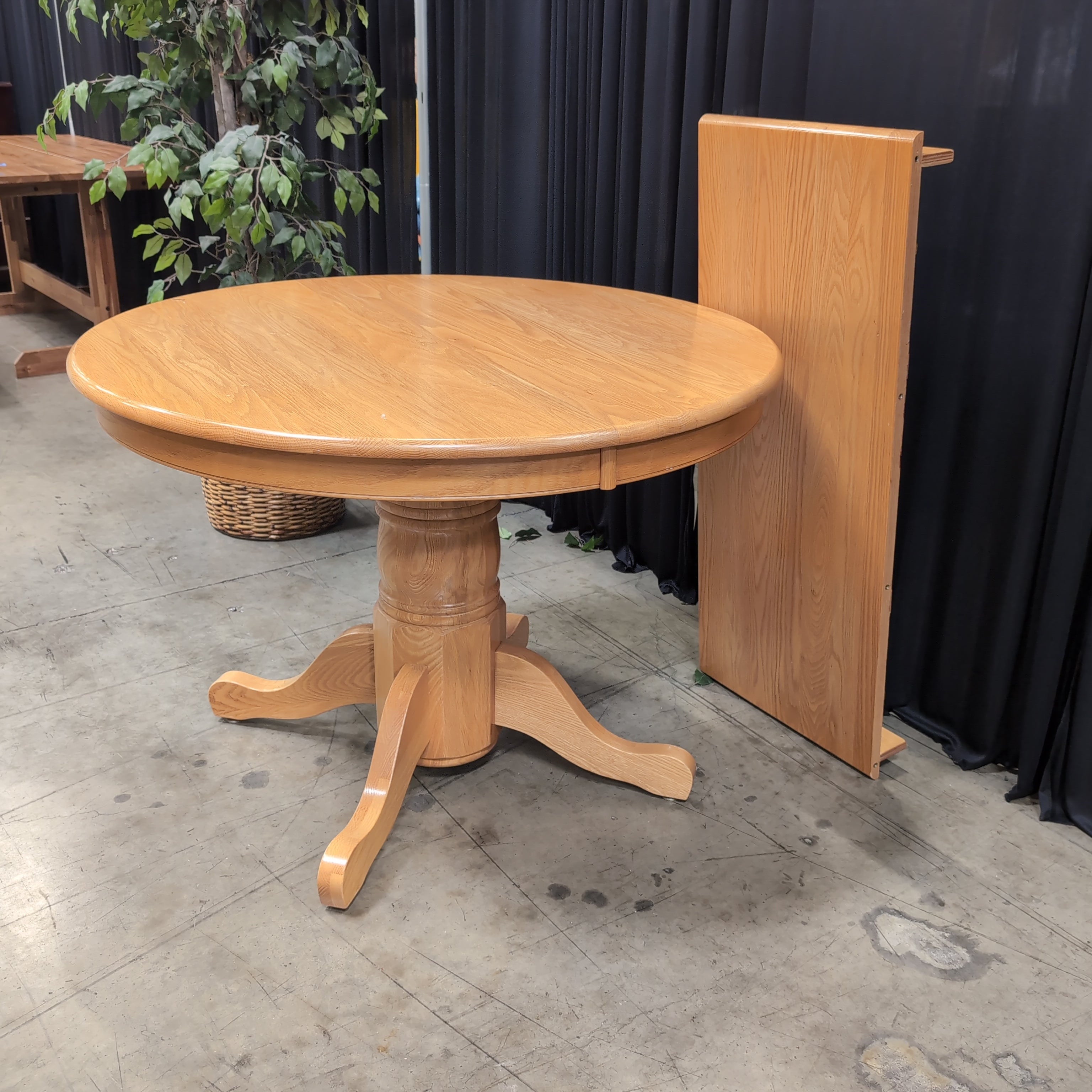Light Oak Round Pedestal Dining Table