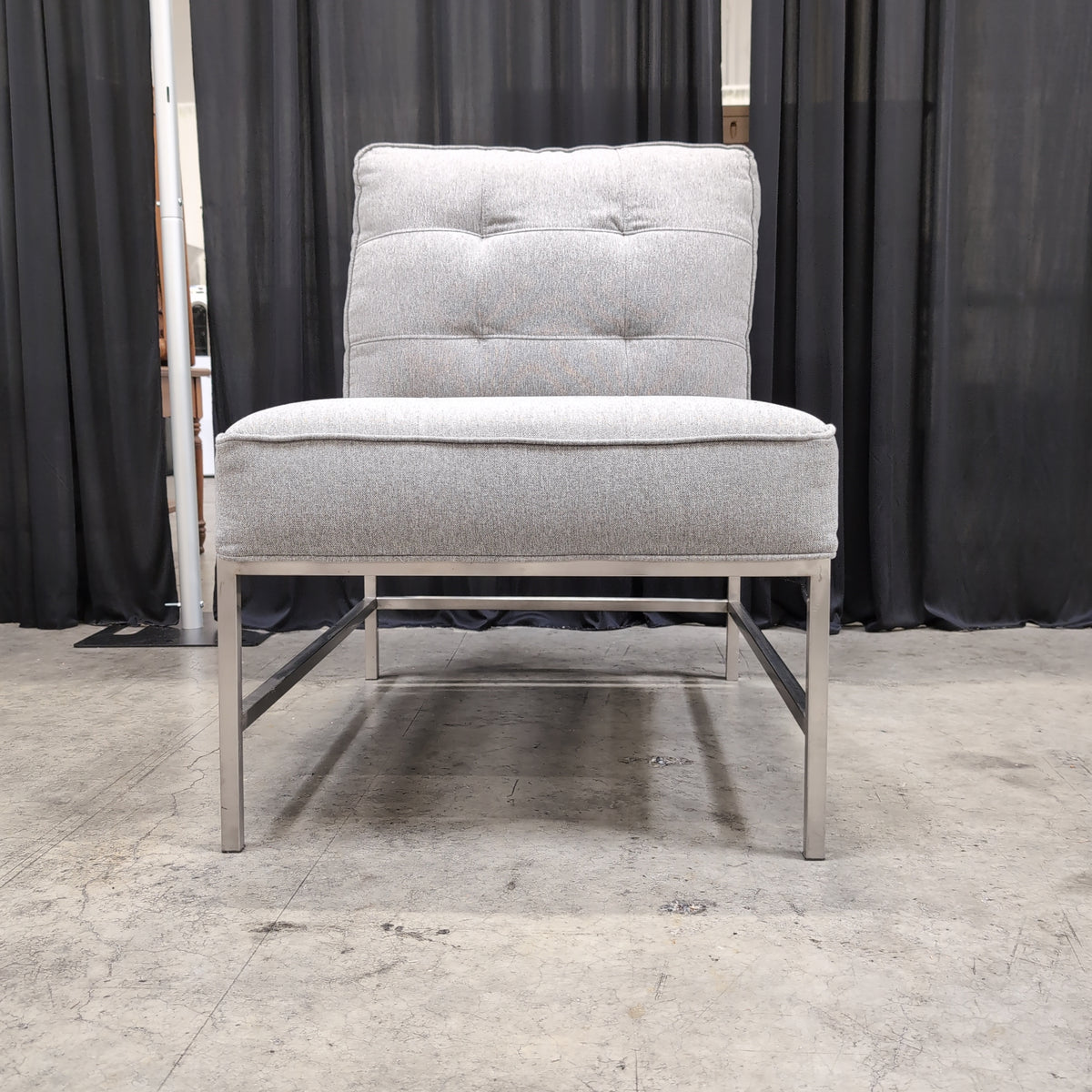 Grey Tufted Upholstered Accent Chair with Metal Legs