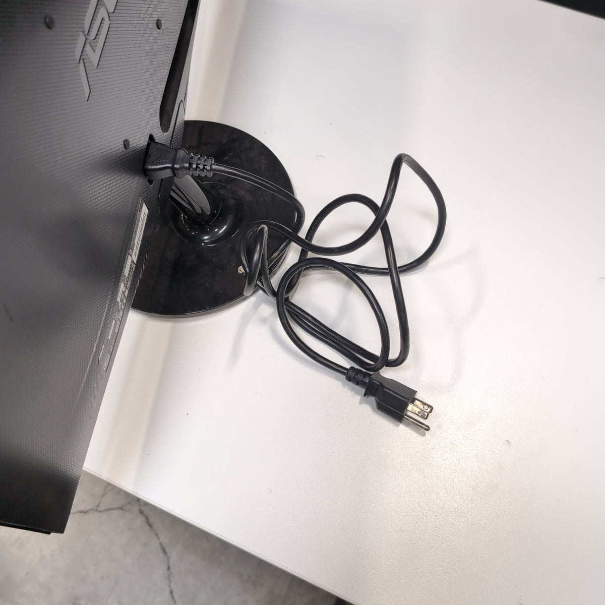 ASUS Black Flat-Panel Computer Monitor with Round Base