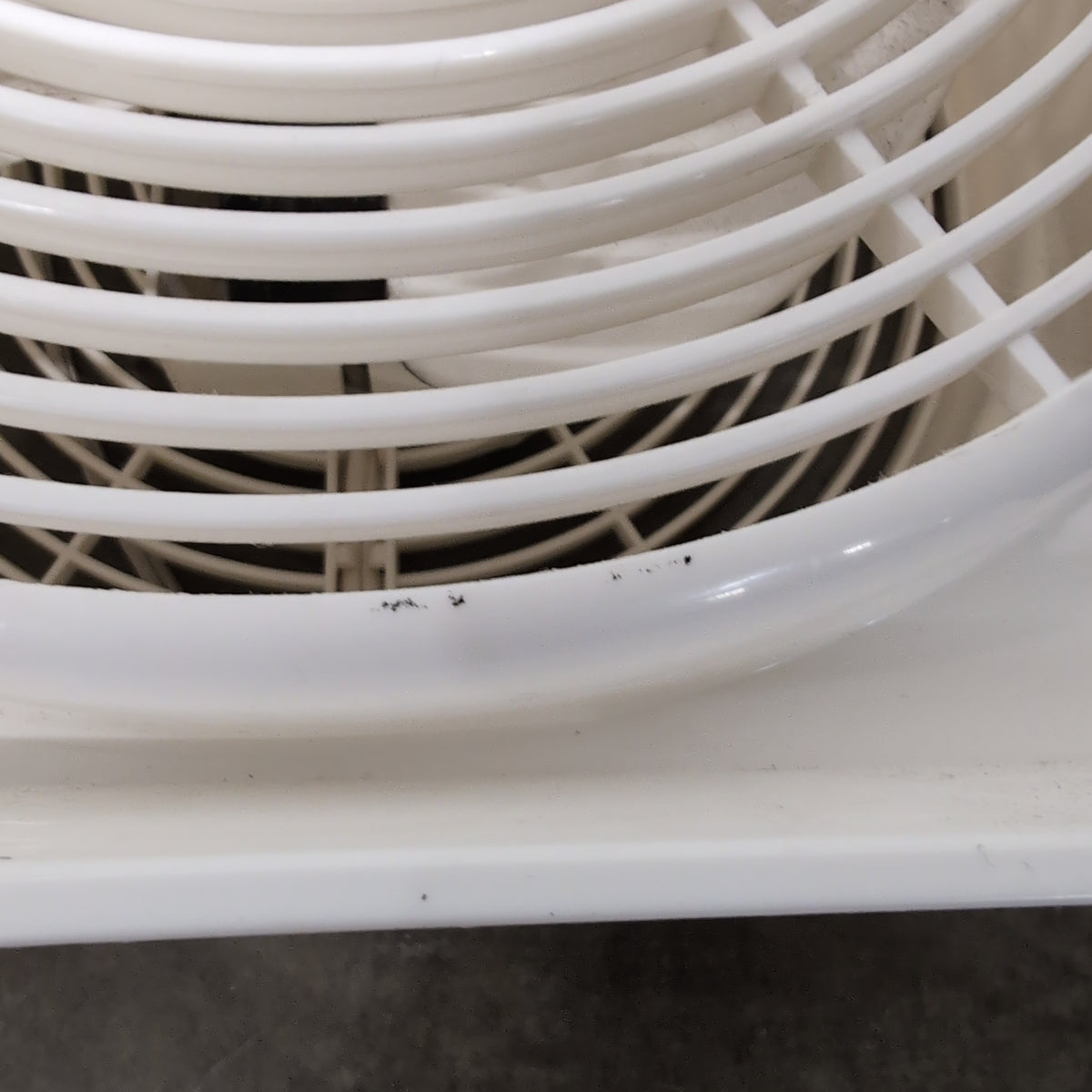 Holmes White Plastic Box Fan with Rotary Dial
