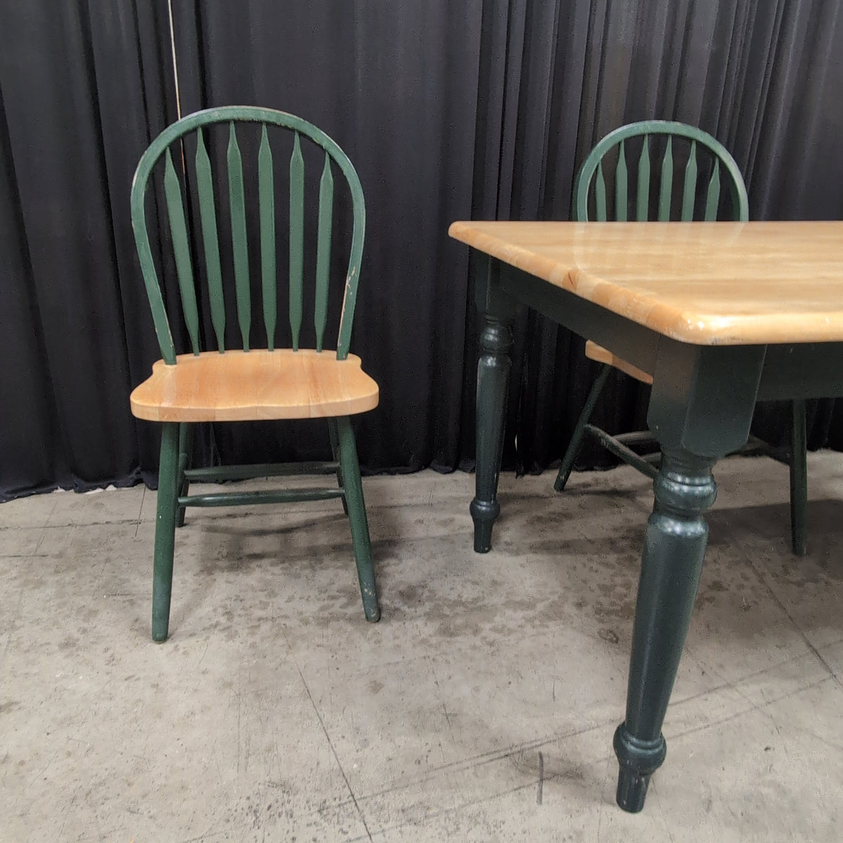 Farmhouse Style Wood Dining Table with Green Legs