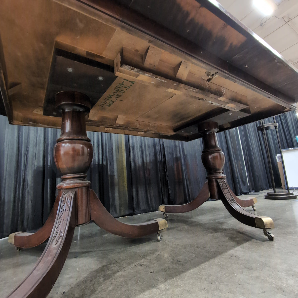 Traditional Dark Wood Pedestal Dining Table with Carved Legs