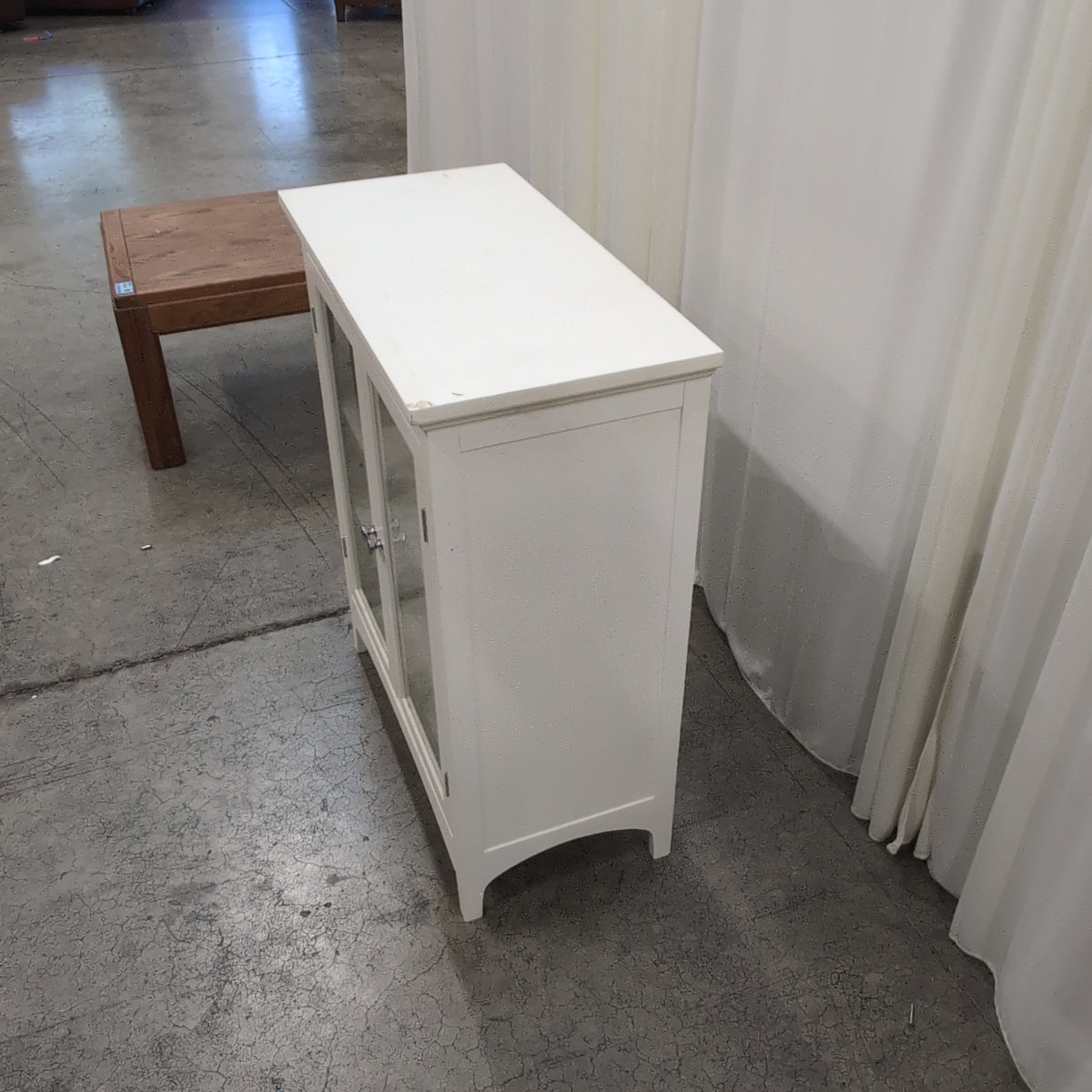 White Wood Display Cabinet with Glass Doors