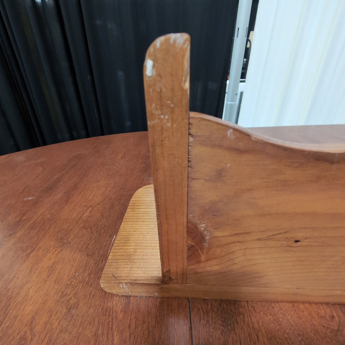 Natural Wood Scalloped Wall Shelf with Four Pegs