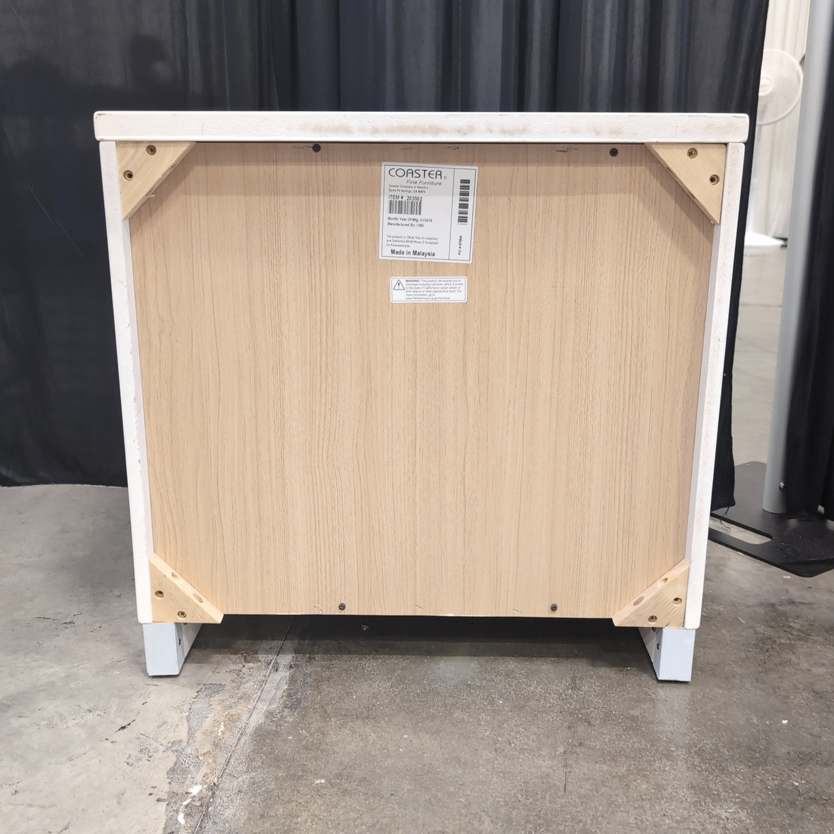 Modern White Single-Drawer Nightstand with Recessed Handle