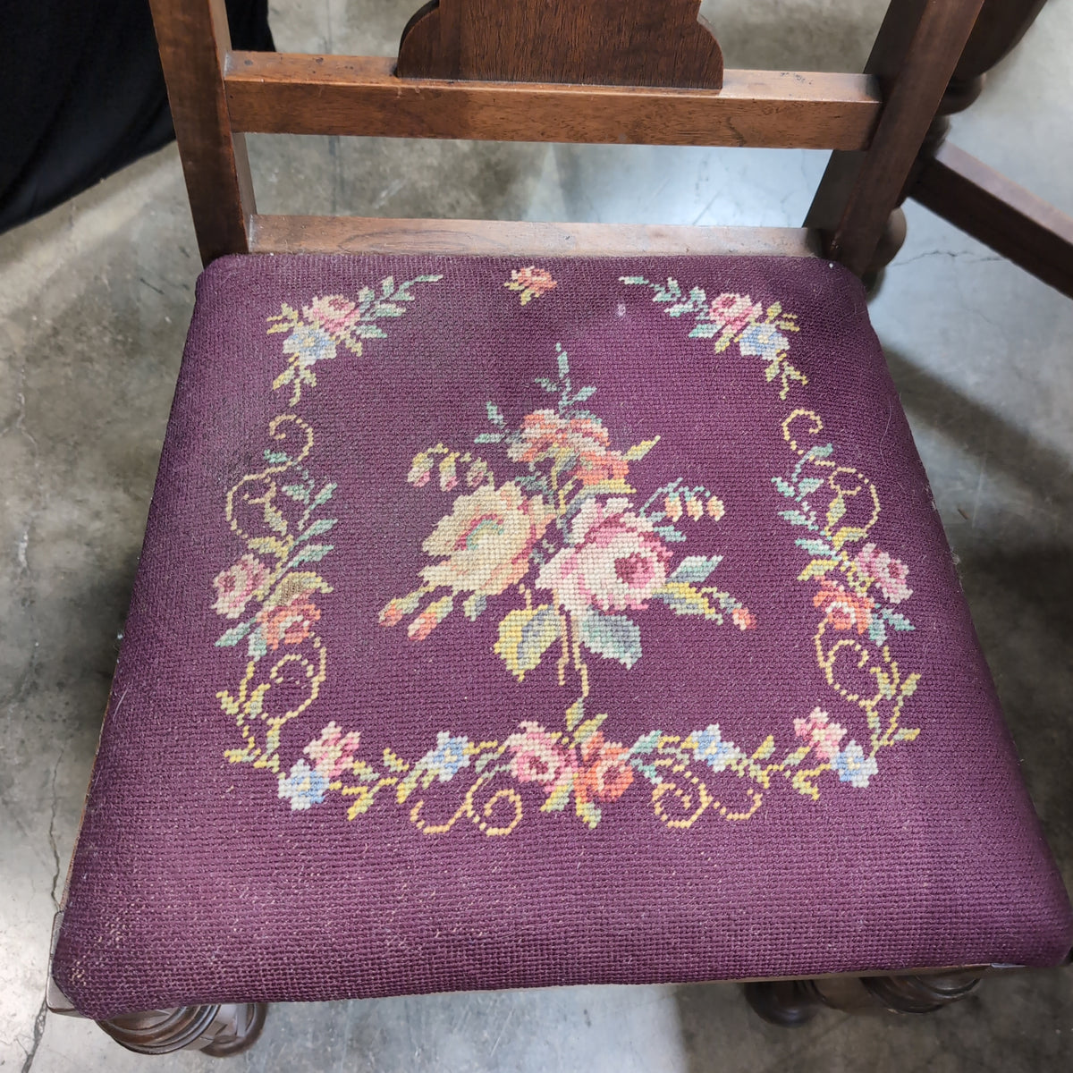 Octagonal Top Wood Dining Table with Turned Legs