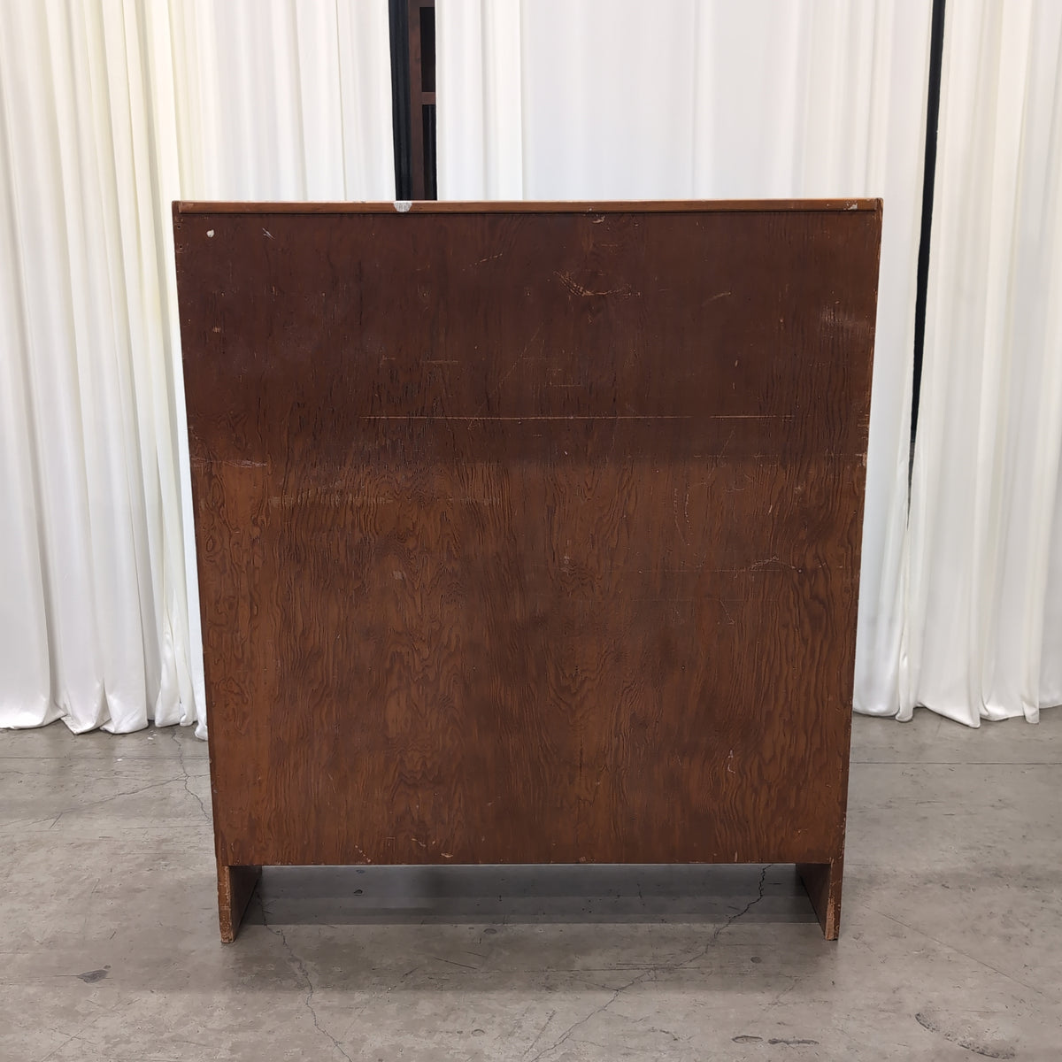 Traditional Brown Three-Shelf Bookcase in Wood