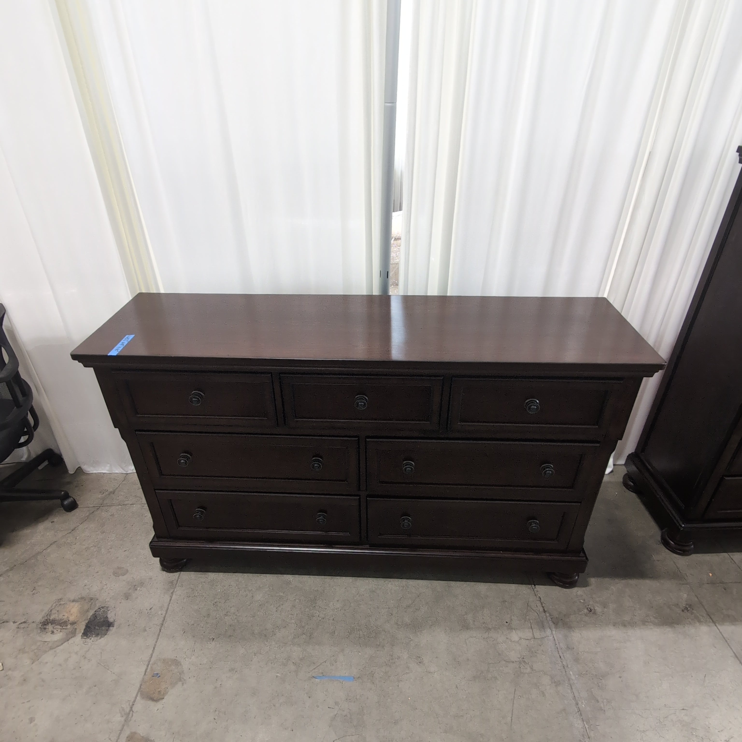 Classic Dark Wood Seven-Drawer Dresser with Round Hardware
