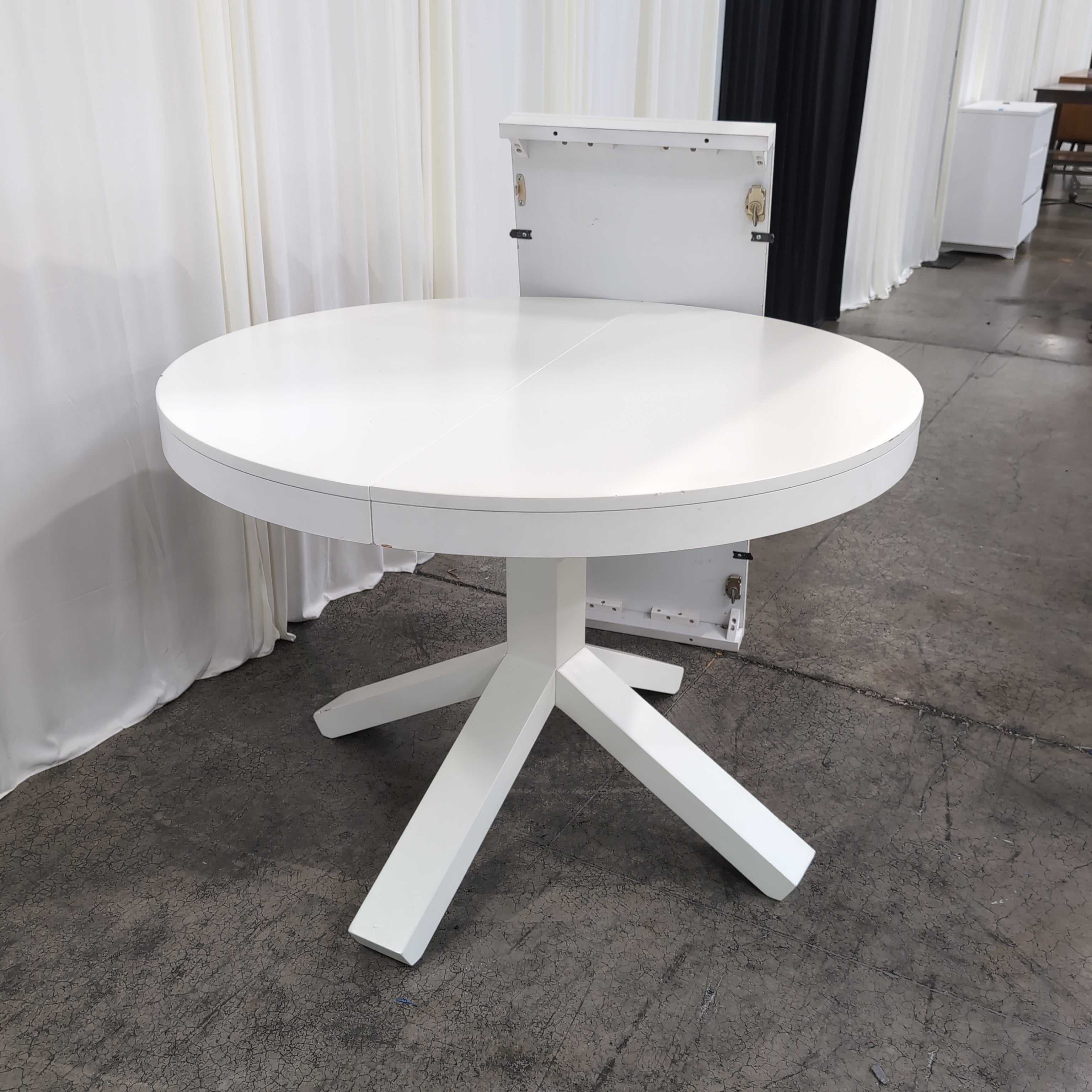 White Round Dining Table with Extension Leaf