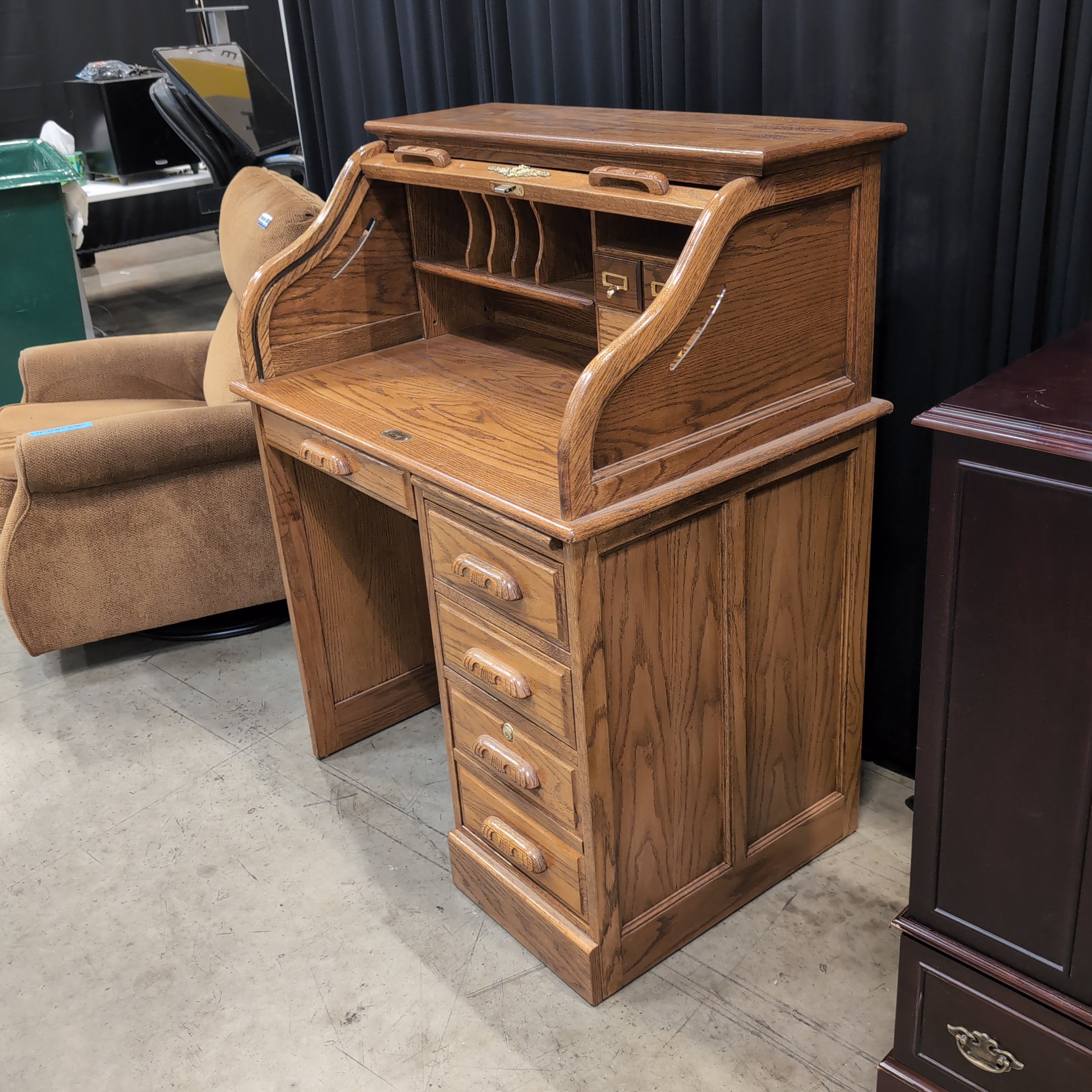 Traditional Oak Roll-Top Desk with Multiple Drawers