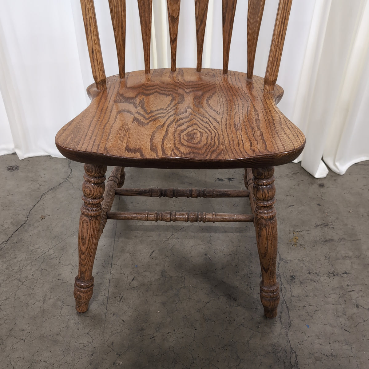 Traditional Saddle Seat Windsor Chair in Wood