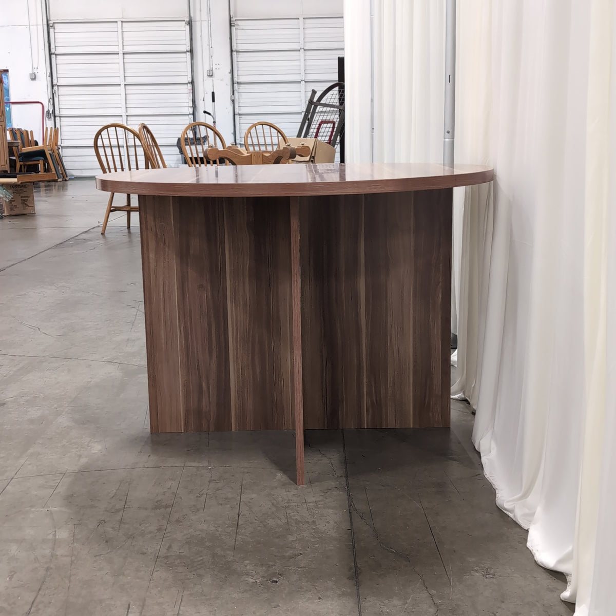 Modern Wood Grain Round Dining Table