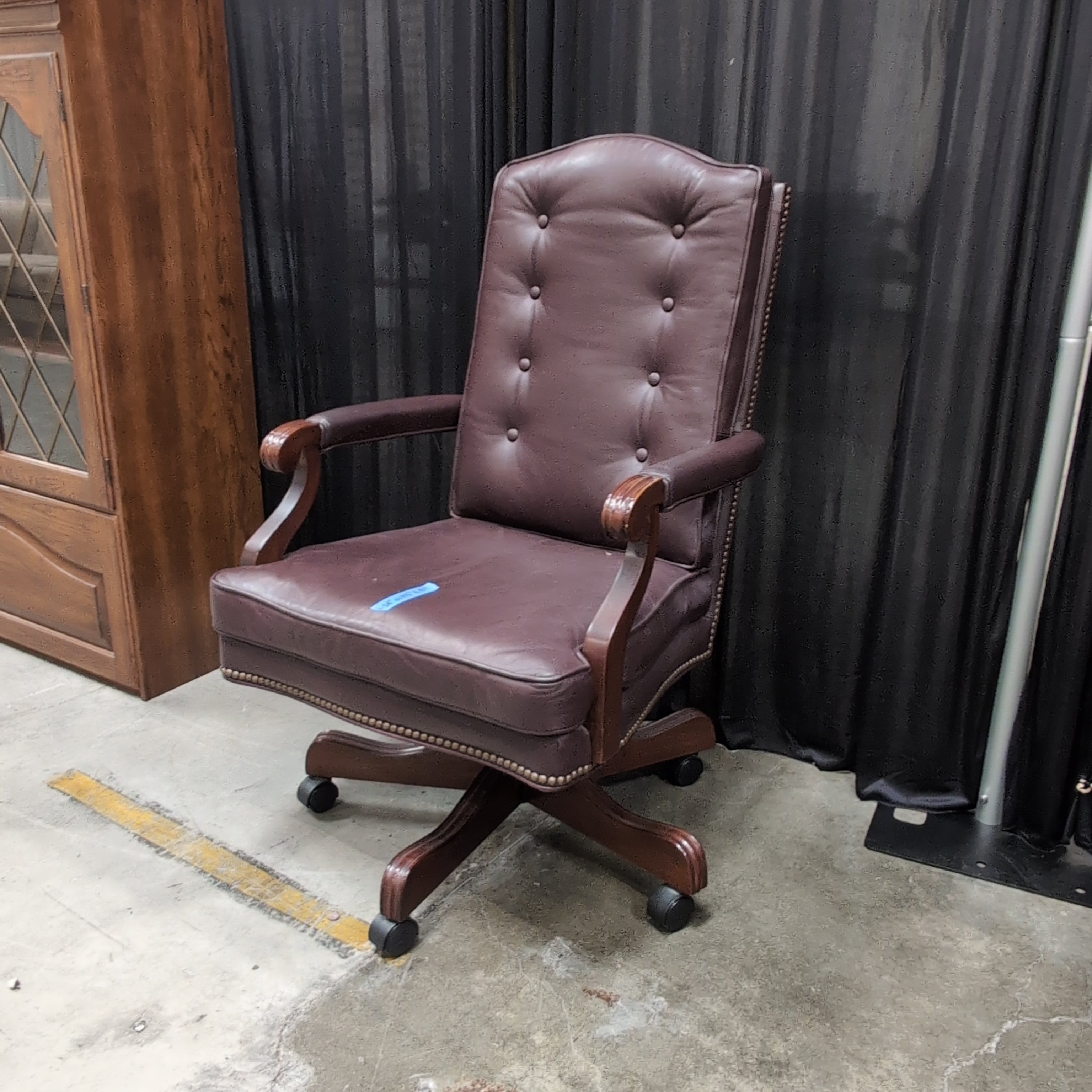 Traditional Brown Tufted Office Chair with Wood Arms