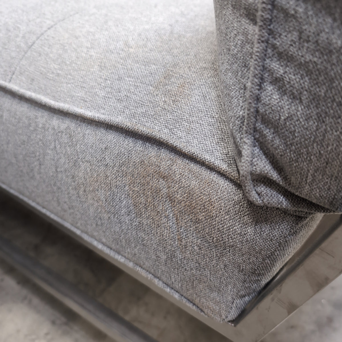 Grey Tufted Upholstered Accent Chair with Metal Legs