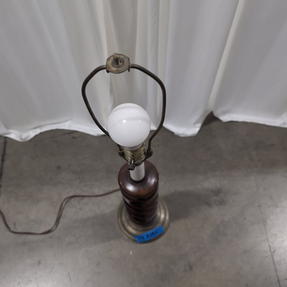 Traditional Twisted Wood Column Table Lamp