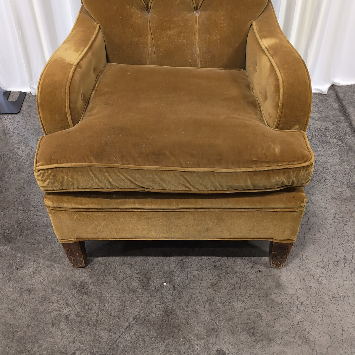 Retro Gold Velvet Tufted Chair