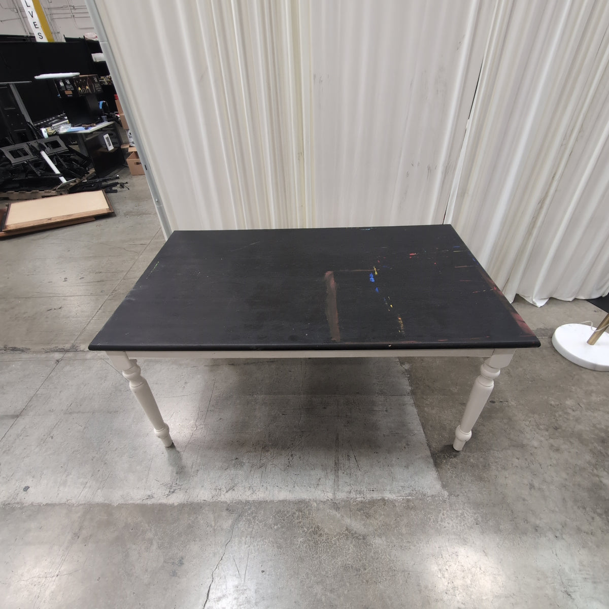 Farmhouse Style Dining Table with Turned White Legs