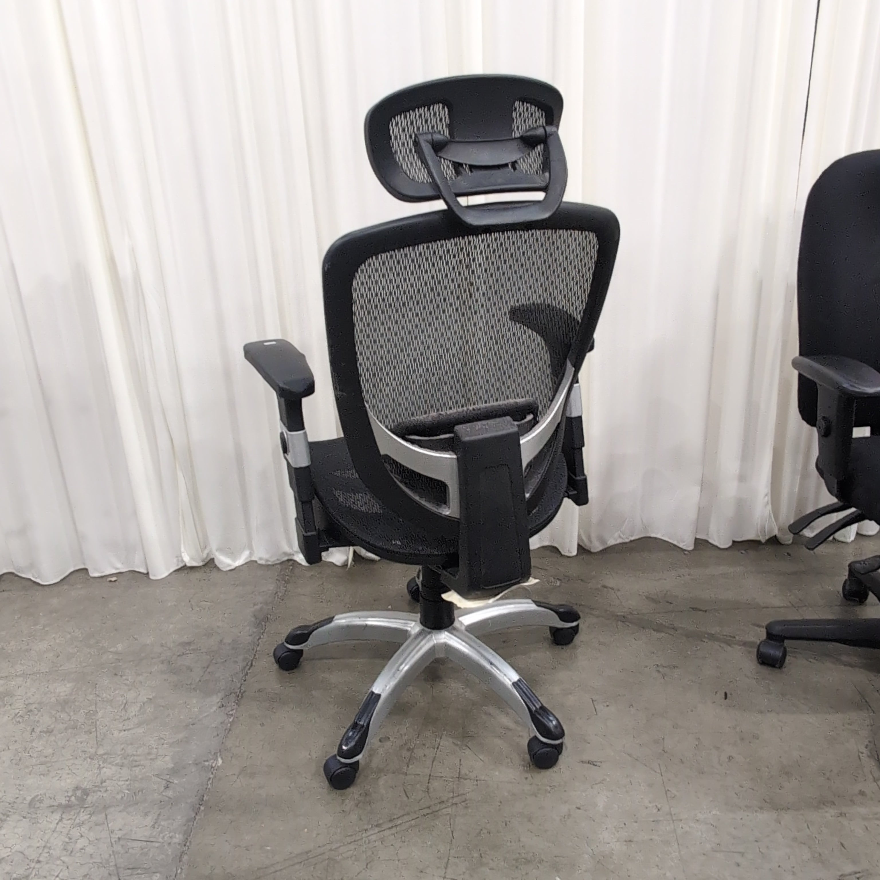 Black Mesh Ergonomic Office Chair with Headrest