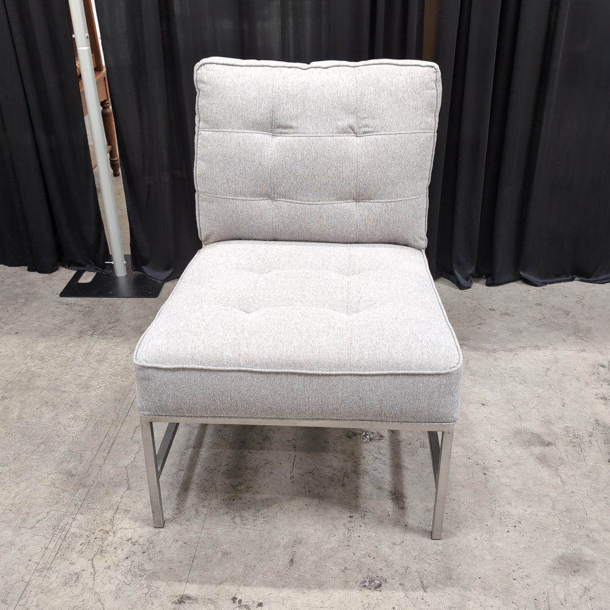 Grey Tufted Upholstered Accent Chair with Metal Legs