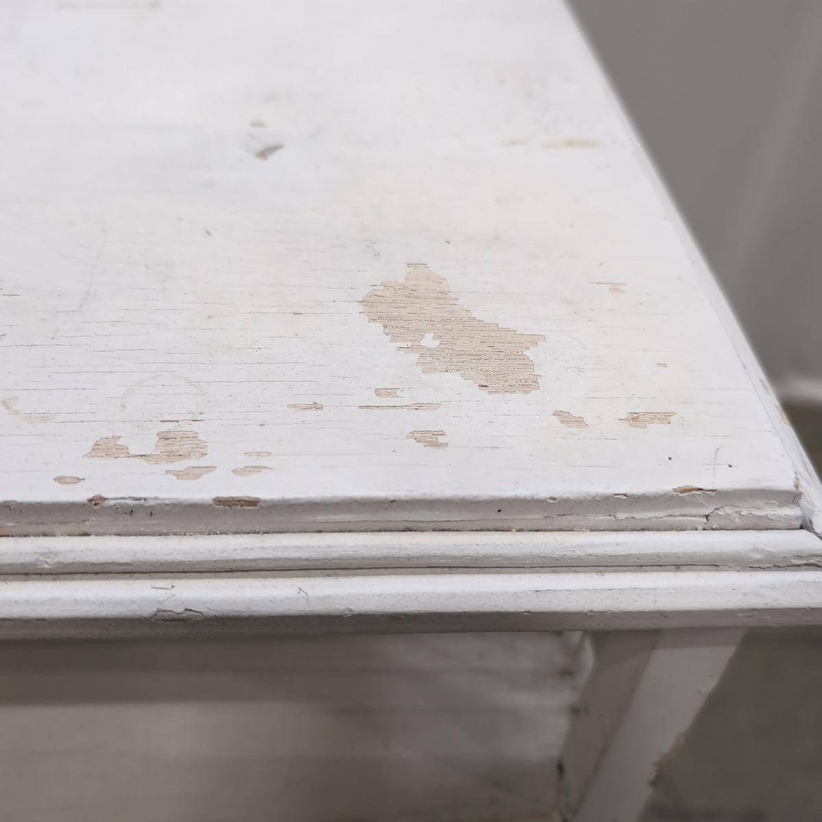 Distressed white Three-Tier Storage Shelf