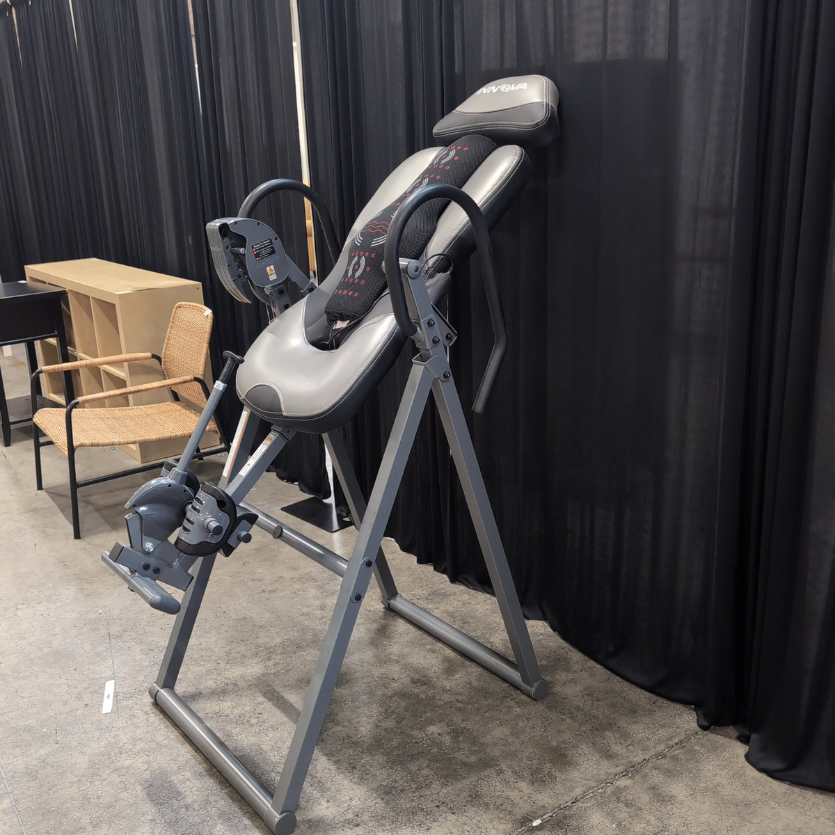 INNOVA Grey and Black Workout Machine with Padded Seat