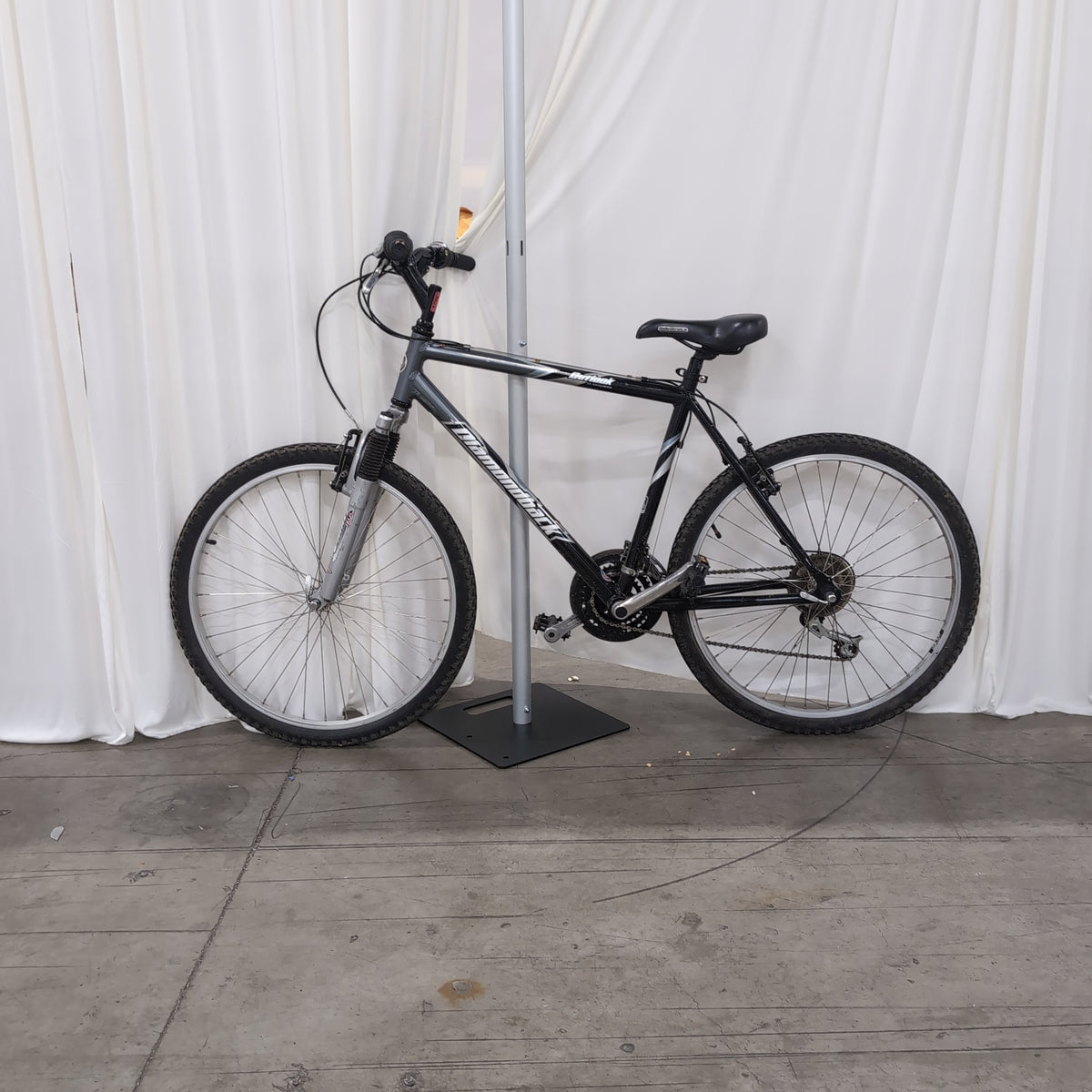 Diamondback Outlook Gray and Black Mountain Bicycle