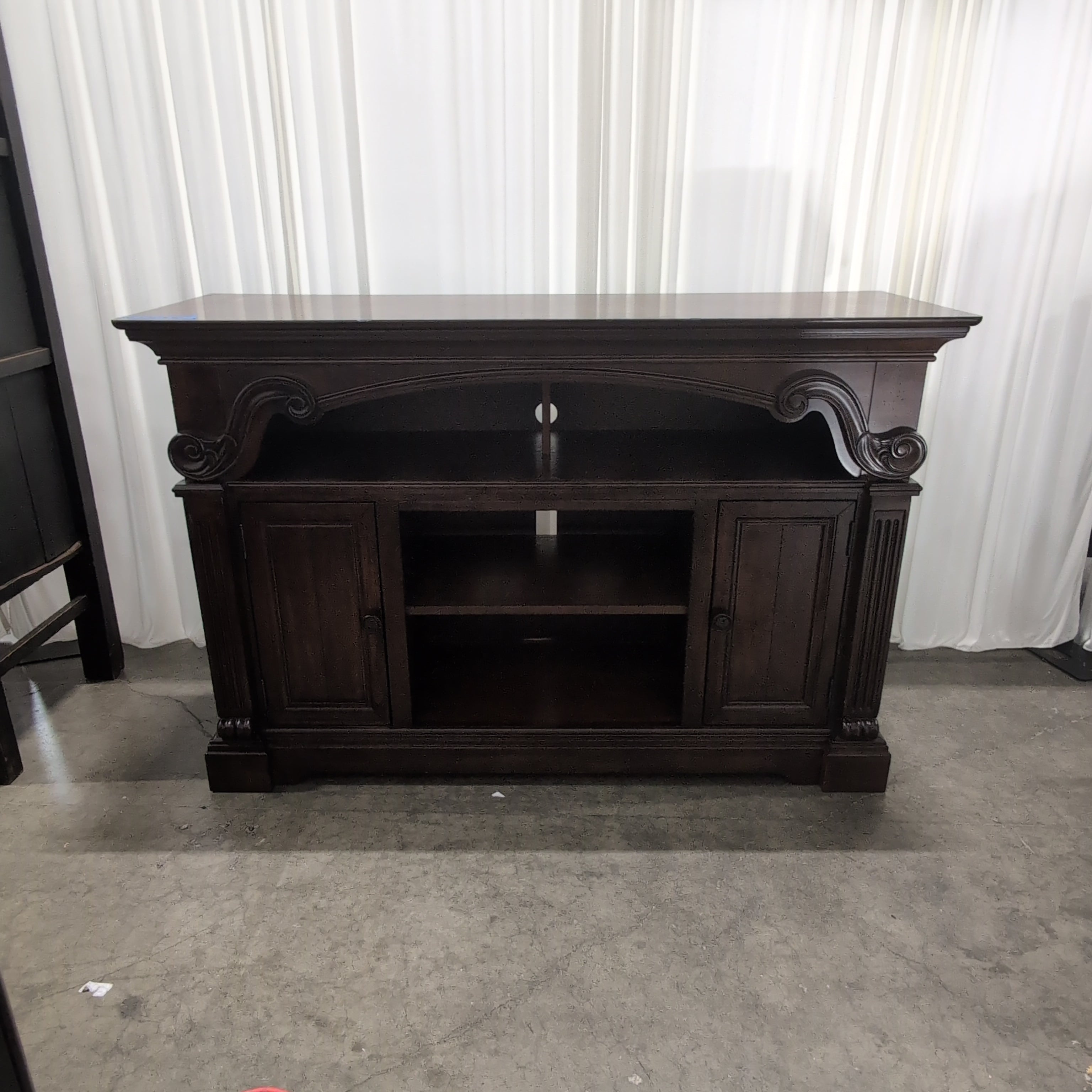 Dark Wood Traditional Style TV Stand with Ornate Carvings