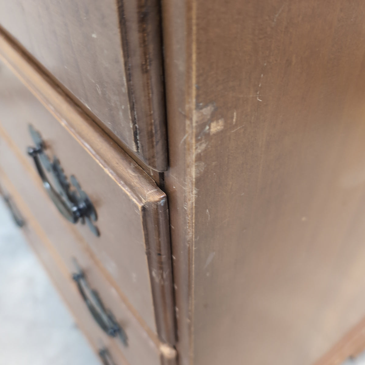 Traditional Honey Tone Nine-Drawer Dresser with Ornate Hardware