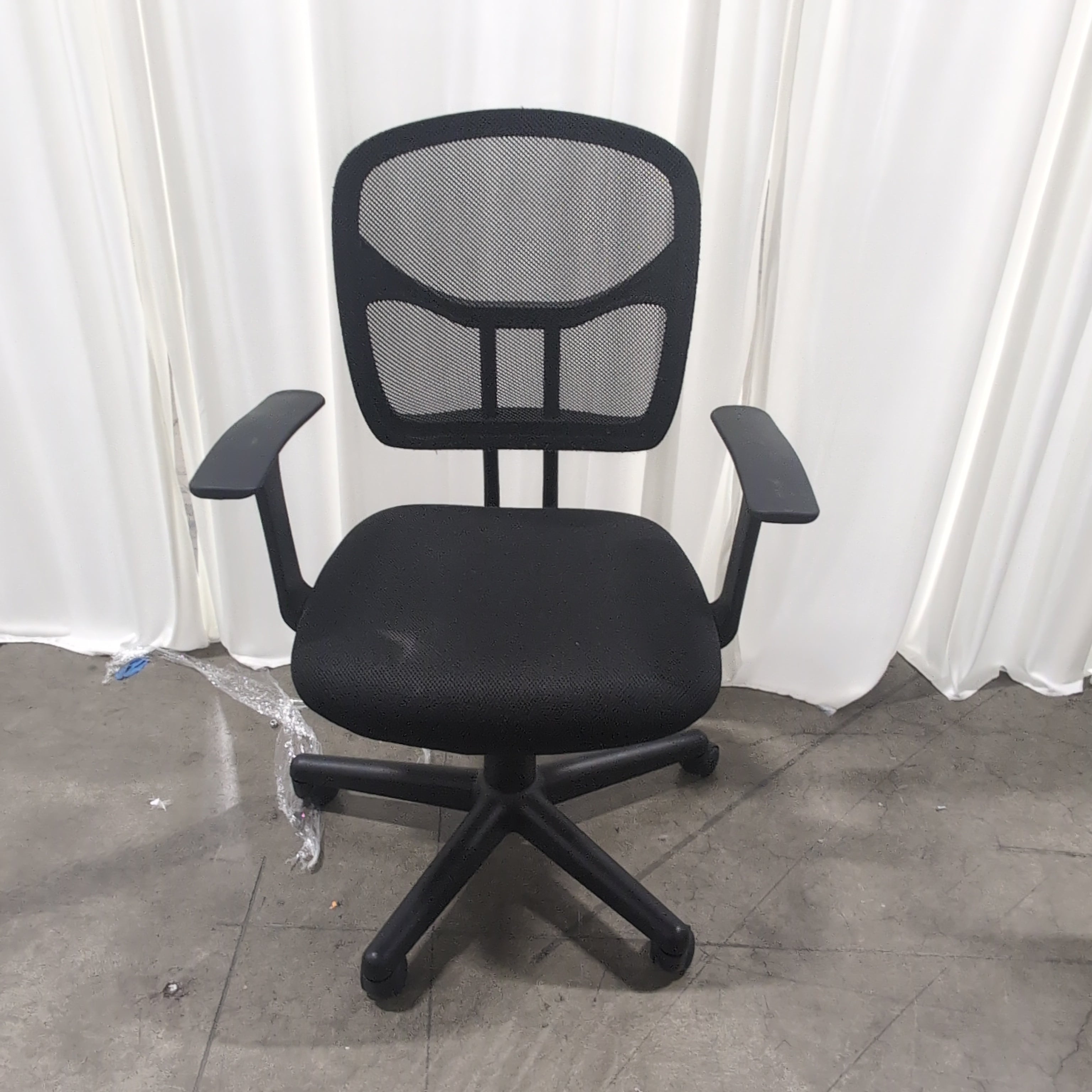 Black Mesh Back Office Chair with Armrests