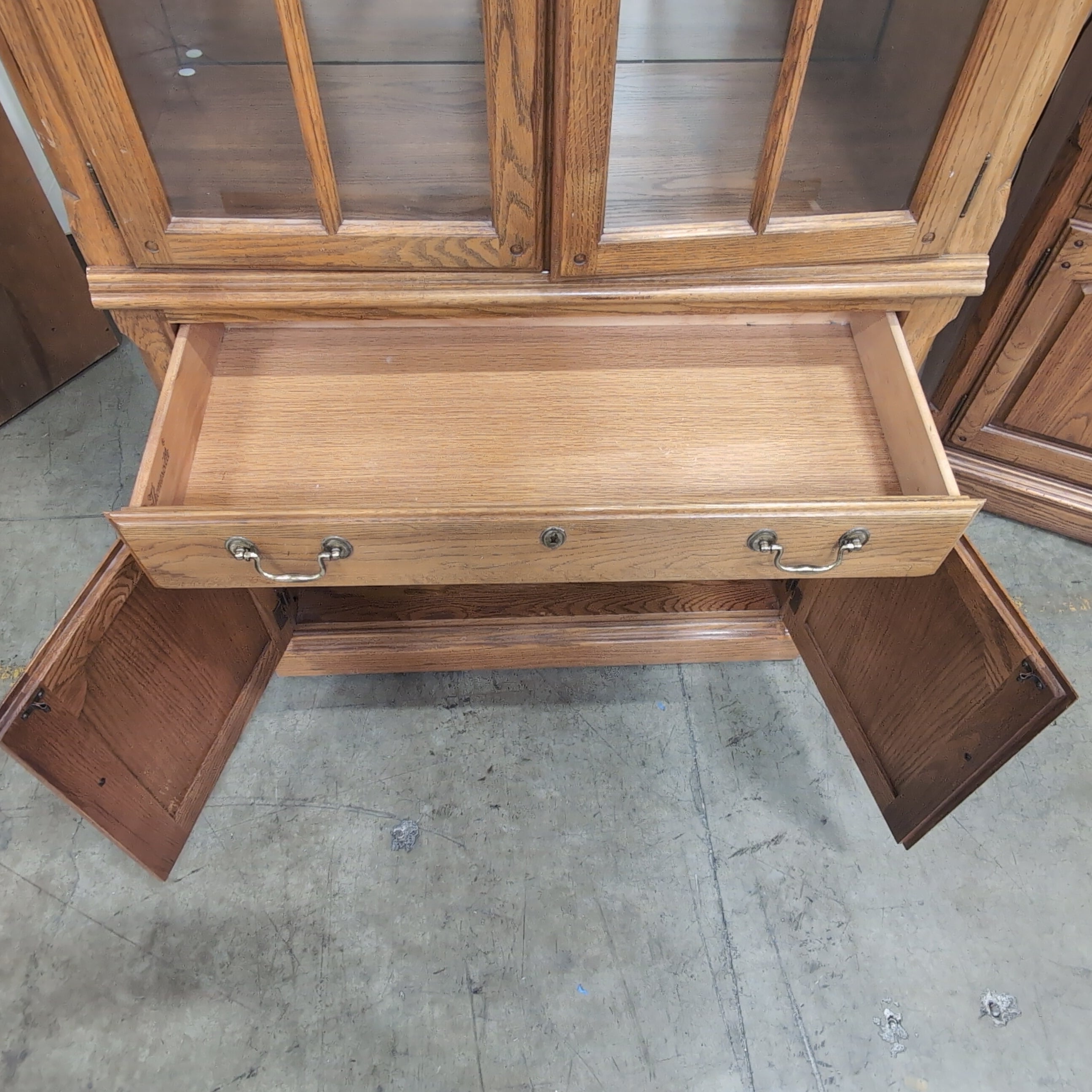Thomasville Traditional Golden Oak China Cabinet with Glass Doors