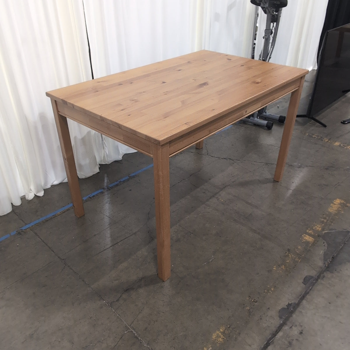 Rectangular Light Brown Dining Table in Solid Wood