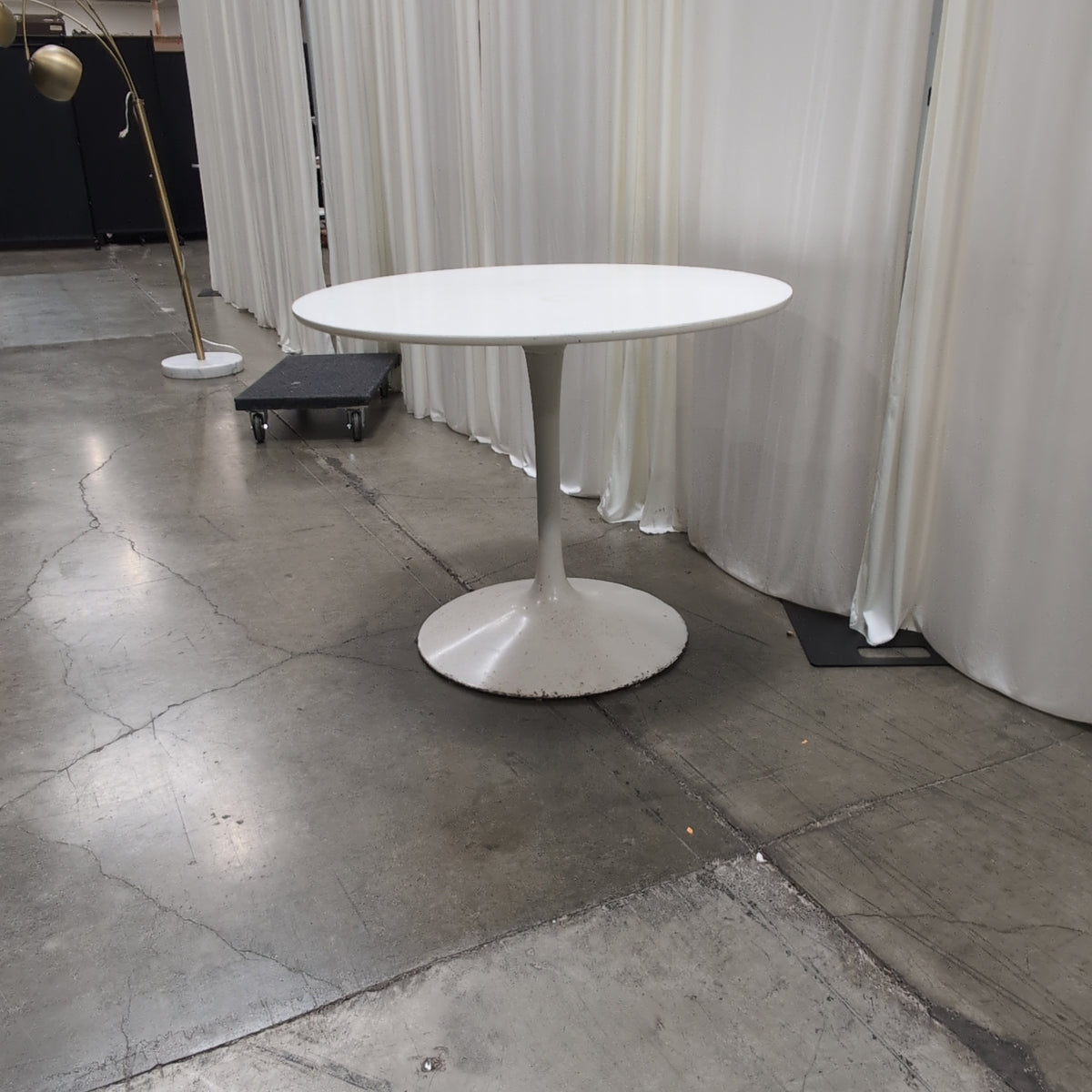 Off-White Round Dining Table with Pedestal Base