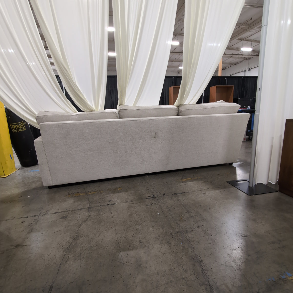 Modern Light Grey L-Shaped Sectional Couch in Fabric